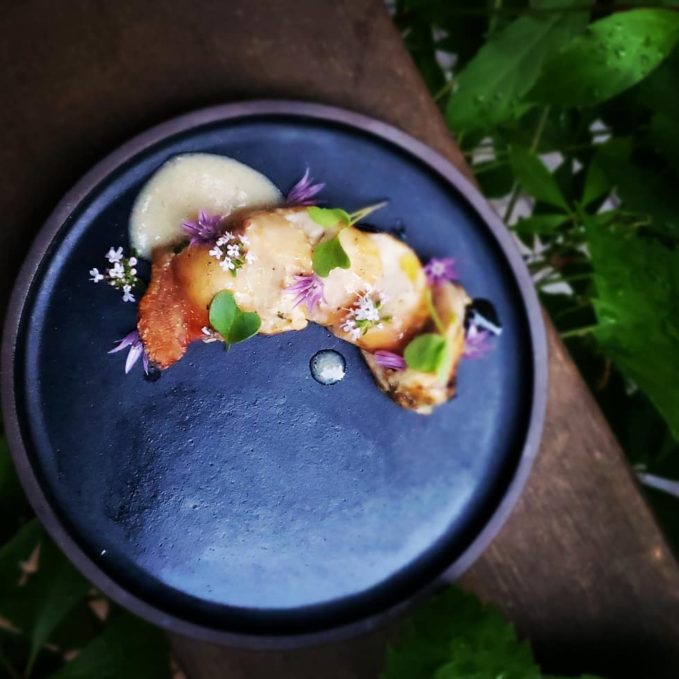 Evolution of a dish
Alert bay giant butter clams
Grilled over charcoal and fresh thyme. Then thinly sliced and plated with sauce made from its trimmings fresh chive and thyme flowers
.
.
.
.
.
.
.
#wildfood #chefsofvancouver #onthemenu