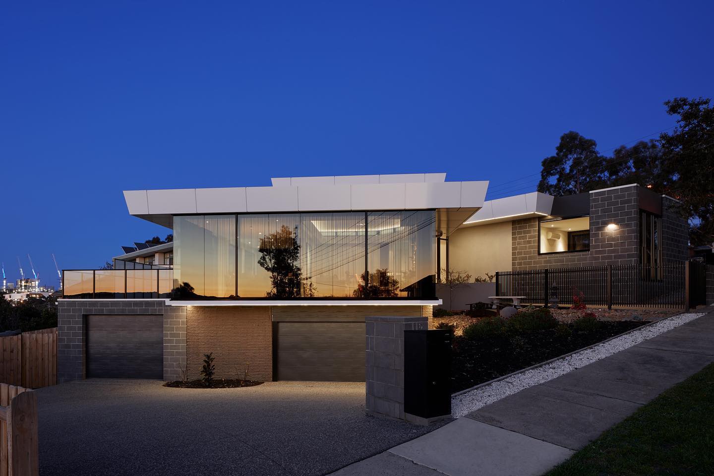 Late 70’s architectural home.
Beautiful before, even more beautiful after.
-
-
-
#davidreidhomes #davidreidhomesaus #davidreidhomesmelbourneeast #70shome