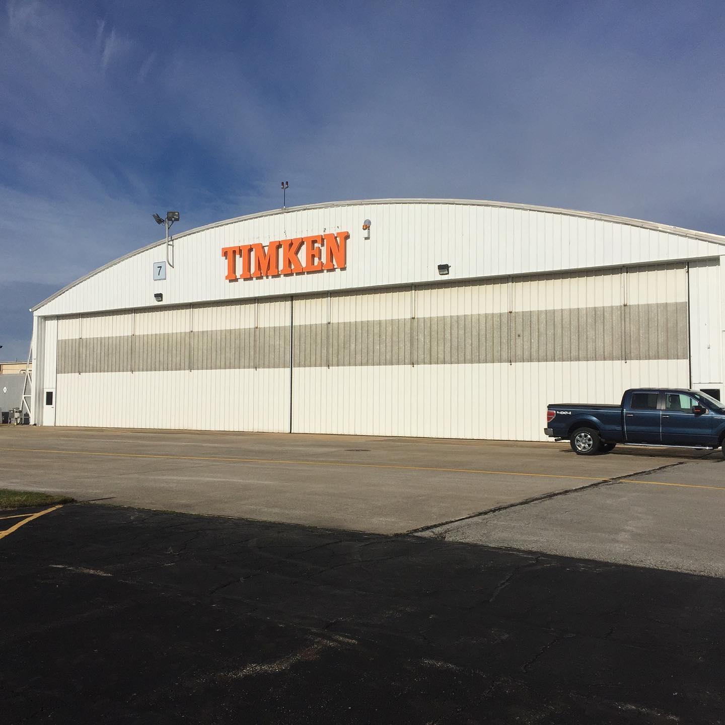We installed our 7” commercial gutters on Timken’s company airplane hanger today. A nice upgrade from the leaking seams of the previous gutter! #commericalgutters #commercialroofing #seamlessgutters