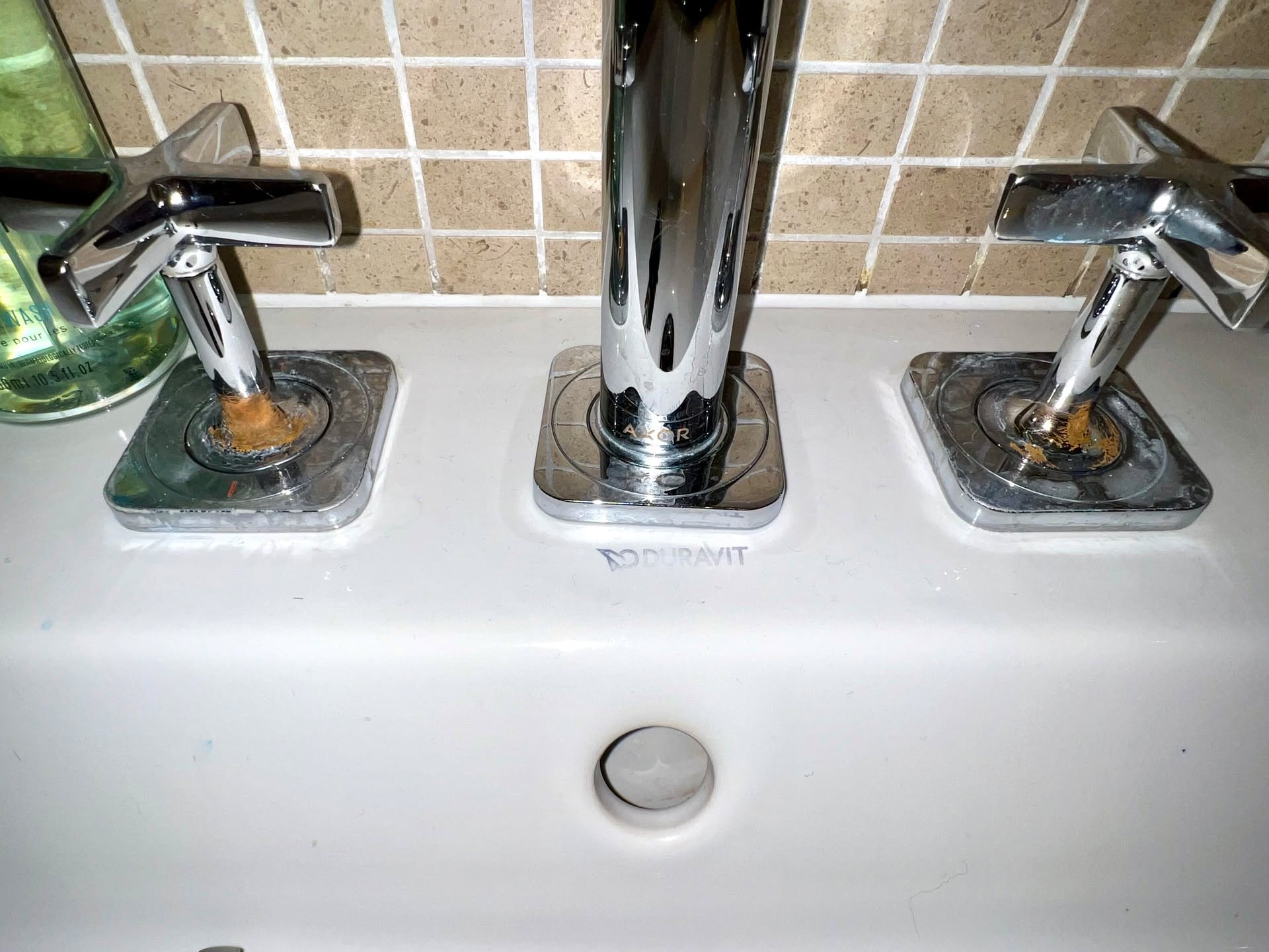 Before and after of works carried out to a set of damaged Hans Grohe Axor basin taps and Crosswater basin waste/plug.
Just one of many plumbing jobs carried out by KwikJet in 2023!
#plumbing #plumbinglife #londonplumbing #hansgrohe #hansgroheaxor #crosswater #basin #basintaps #basinwaste #drainage #plumber