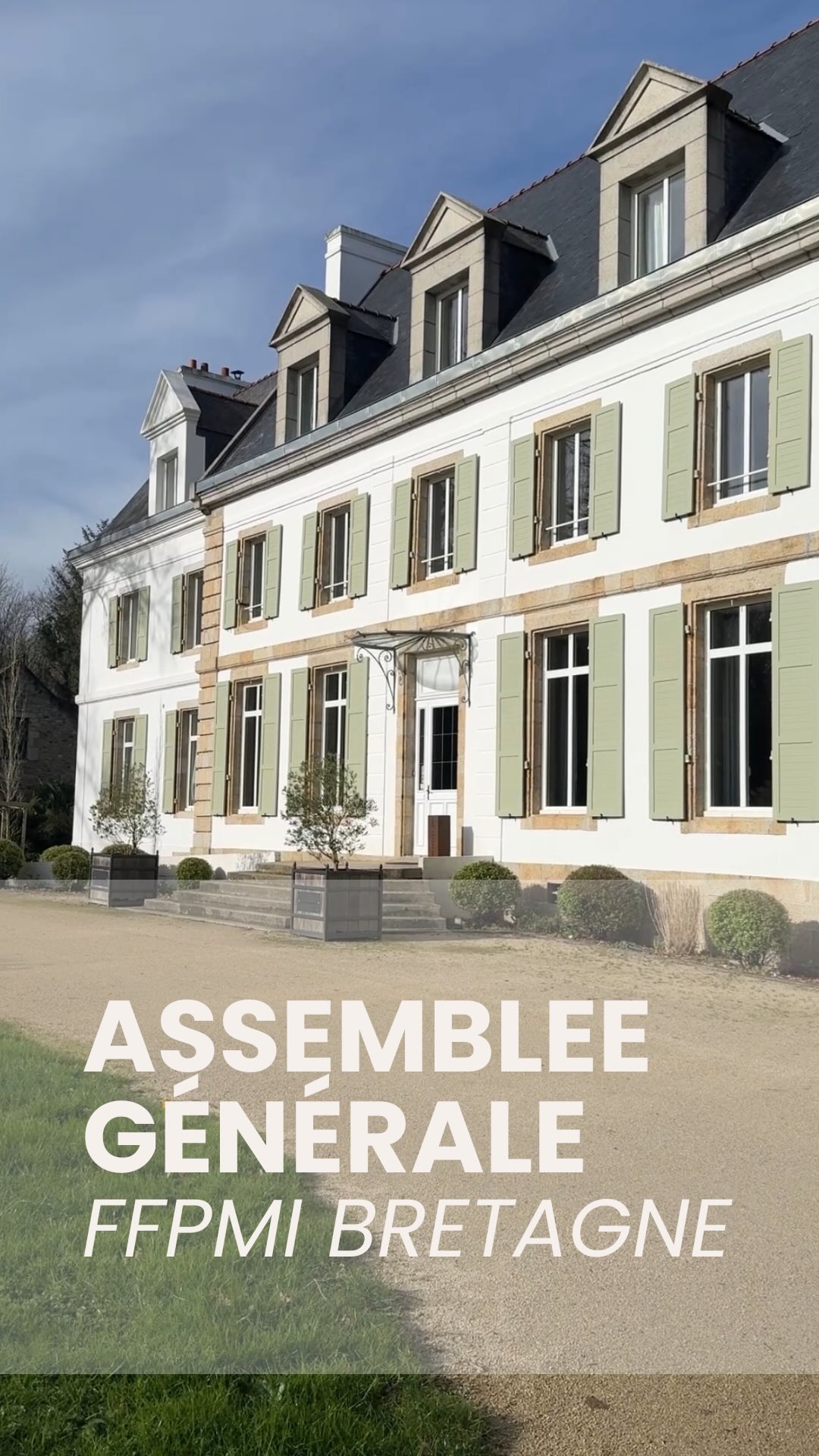 AG DE LA FFPMI BRETAGNE 📷
Depuis plusieurs années je suis adhérente à la fédération des photographes. Grace à elle j’ai beaucoup grandit dans ma profession, j’ai évolué, aux côtés de confrères et consœurs passionnés. Car ensemble on va plus loin.
C’est toujours avec eux des moments chouettes, de protéger notre profession, face aux enjeux de demain.
J’en ressort avec une todo XXL et de chouettes projets que j’ai hâte de vous faire découvrir !
