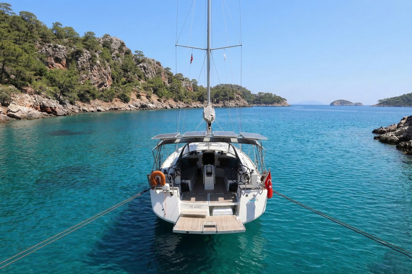 Turkuaz suların ortasında huzur… ⛵️
Türkiye’nin eşsiz koylarında, çam ormanlarıyla çevrili saklı demirleme noktalarında ve kristal berraklığındaki sularda unutulmaz bir yelken tatiline hazır mısınız?
Marmaris’ten başlayarak Datça, Göcek, Fethiye, Kaş, Bodrum ve hatta Yunan adalarına uzanan rotalarda özgürlüğü keşfedin.
Güne yüzerek başlayın, rüzgârla yol alın ve akşamları yıldızların altında konaklayın.
Bir tekne tatili sadece bir tatil değil, gerçek bir Ege ve Akdeniz deneyimidir.
📩 Rezervasyon ve detaylı bilgi için bizimle iletişime geçin.
.
#yachtcharterturkey
#sailingturkey
#turquoisecoast
#yachtholiday
#sailinglife
