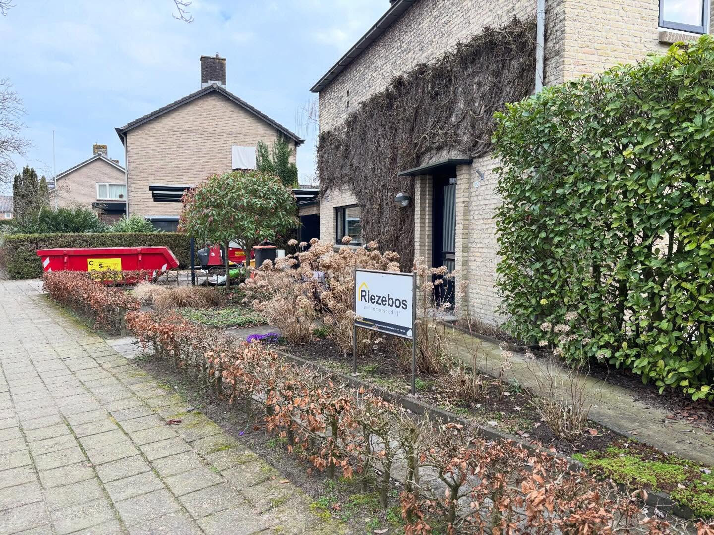 Deze week hebben wij een nieuw project opgestart 🔨 in de wijk “Leemcule” gaan wij diverse zaken verbouwen aan deze mooie woning🧱👷♂️
#nieuwekozijnen #isolatie #aannemersbedrijfriezebos #badkamer #verbouwen