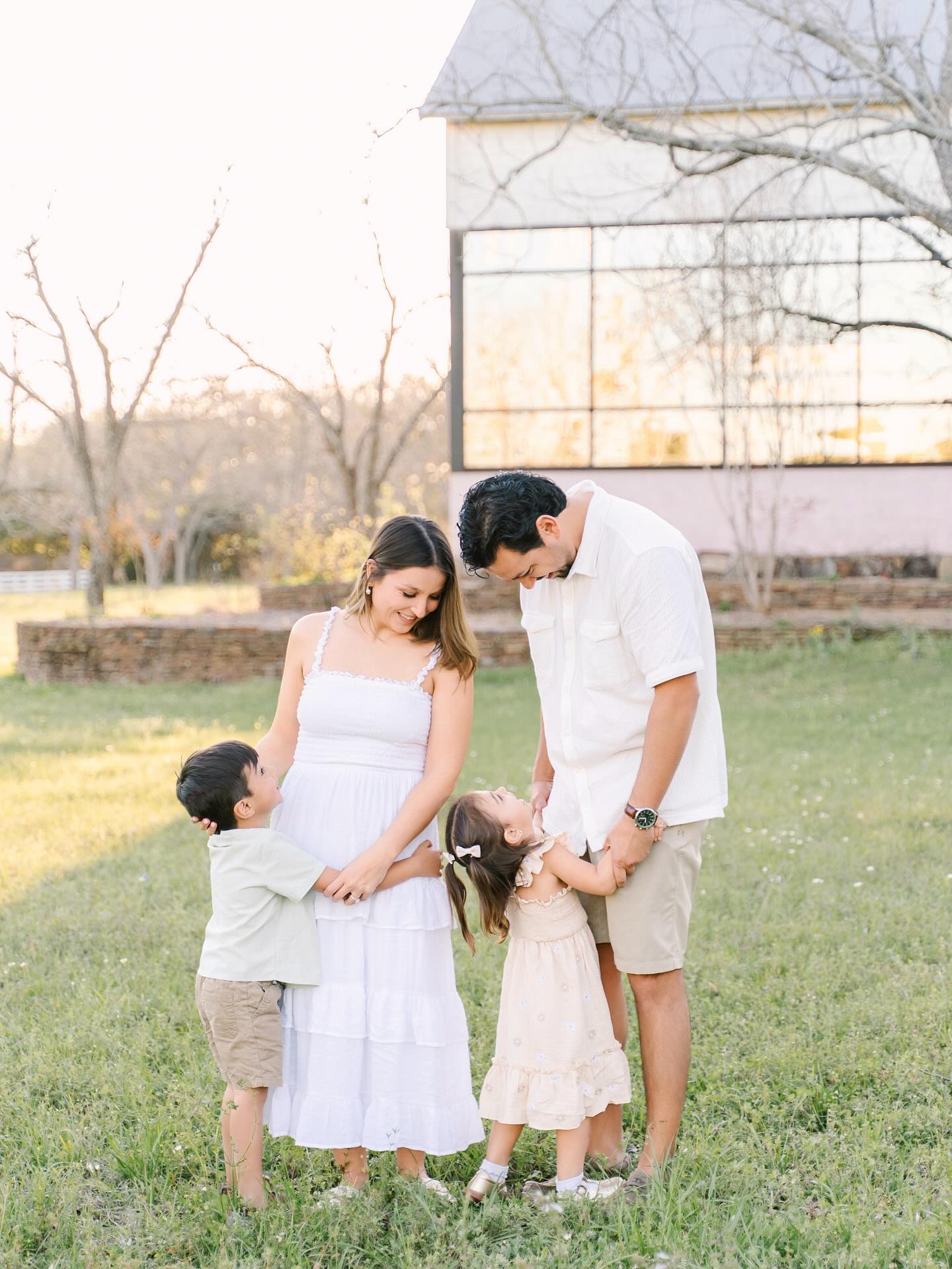 Spring is in the air which means it’s the perfect time to update family photos ❤️ And this location has been on my list for minis! More details coming next week!
#houstonphotographer #cypresstx #tomballtx #familyphotography #htx