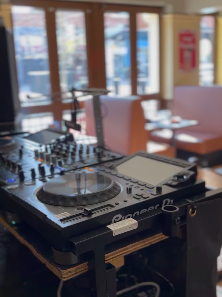 We’ve set the stage for @dappy100 at @southstreetbar tonight! 🔥
A quick look at the gear we brought in to make it happen:
🔊 HK Audio PA System (4x 15” subs)
🎚 Pioneer CDJ-3000s & Mixer
💡 Full DMX Lighting Rig
🎤 Wireless Mics & Booth Monitor
🕺 2m x 2m Staging
This is what we do: Event planning, marquees, AND full production hire.
Need sound and lighting for your event? Hit us up! 📧 info@essexeventplanners.co.uk
#EssexEventPlanners #SoundAndLighting #Southend #Dappy #EventHire SouthStreetBar Yoursouthend