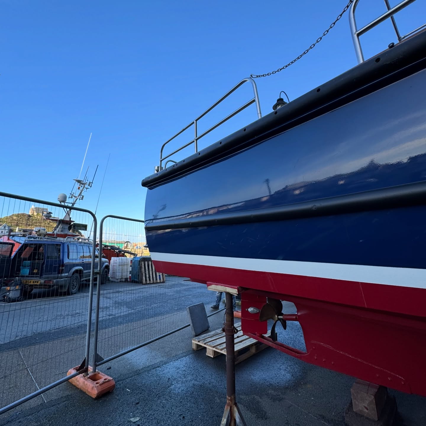 Winter maintenance is in full swing here at Kittiwake Charters! ❄️⚓
The team have been making the most of the dry, sunny weather and have been busy polishing and anti-fouling to get everything looking its best.
We can’t wait to welcome you all back onboard soon! ☀️