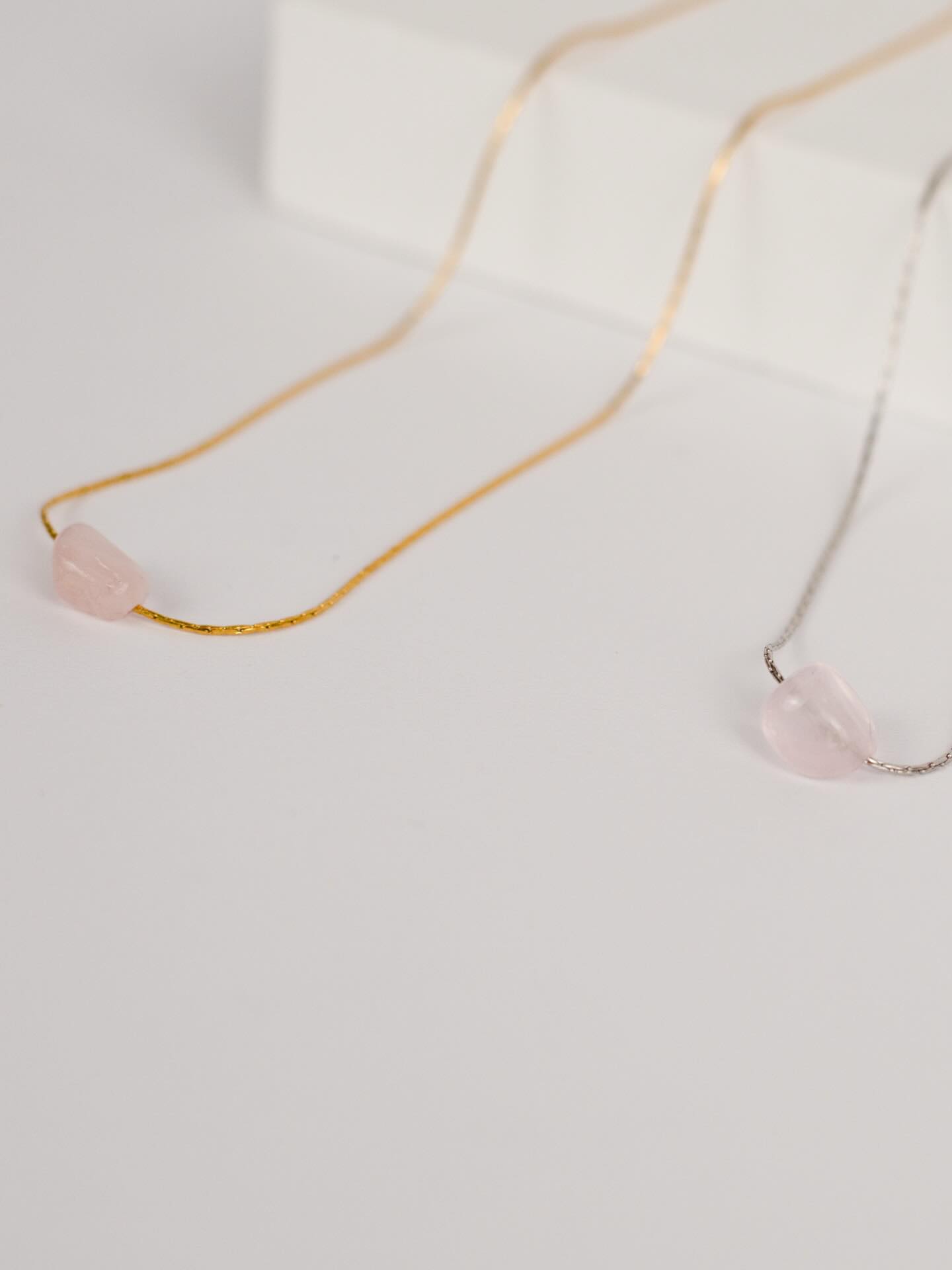 Love & luck, all in one ✨🌿 Rose quartz for the heart, green aventurine for abundance—wear your intentions close to you 💖🍀
.
.
.
.
#CrystalHealing #PendantVibes #EverydayMagic #seesea #waterproofjewelry