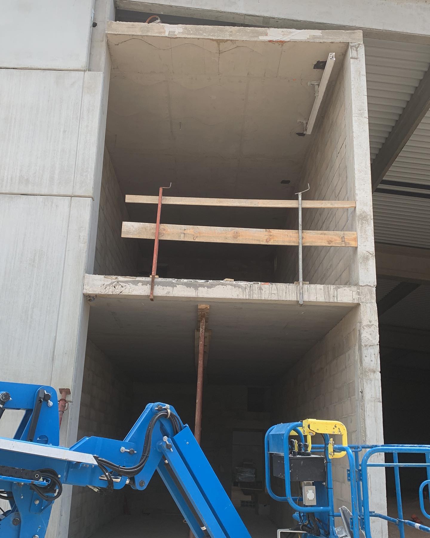 Déconstruction d’une dalle de 40m2 en hauteur avec un espace de travail restreint
#sciagebeton #perpignan