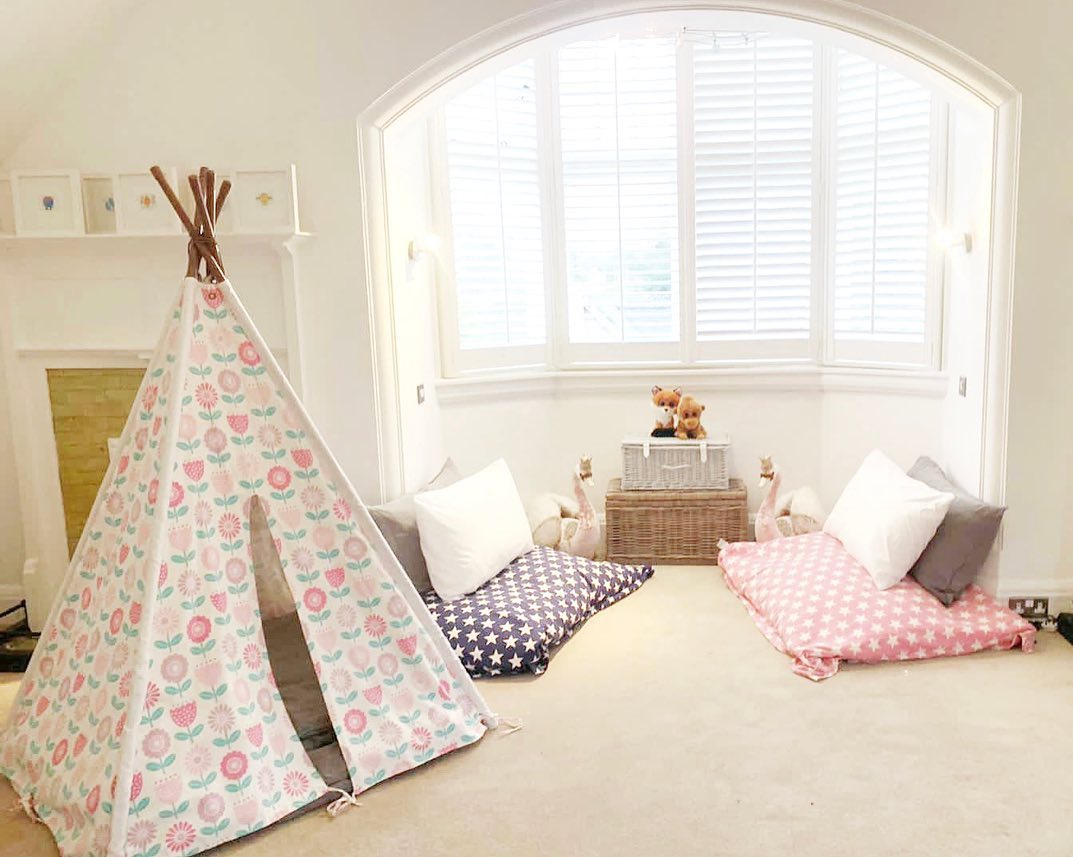 Isn’t this the cutest playroom from a recent job?! I was helping my clients move into their new house and we made sure to set up the playroom as quickly as possible to keep the children occupied whilst we were busy unpacking the rest of the house.
I’d always recommend doing this, whether it’s a playroom or their bedrooms to help them feel more settled and give you the headspace to focus on what else needs to be done.