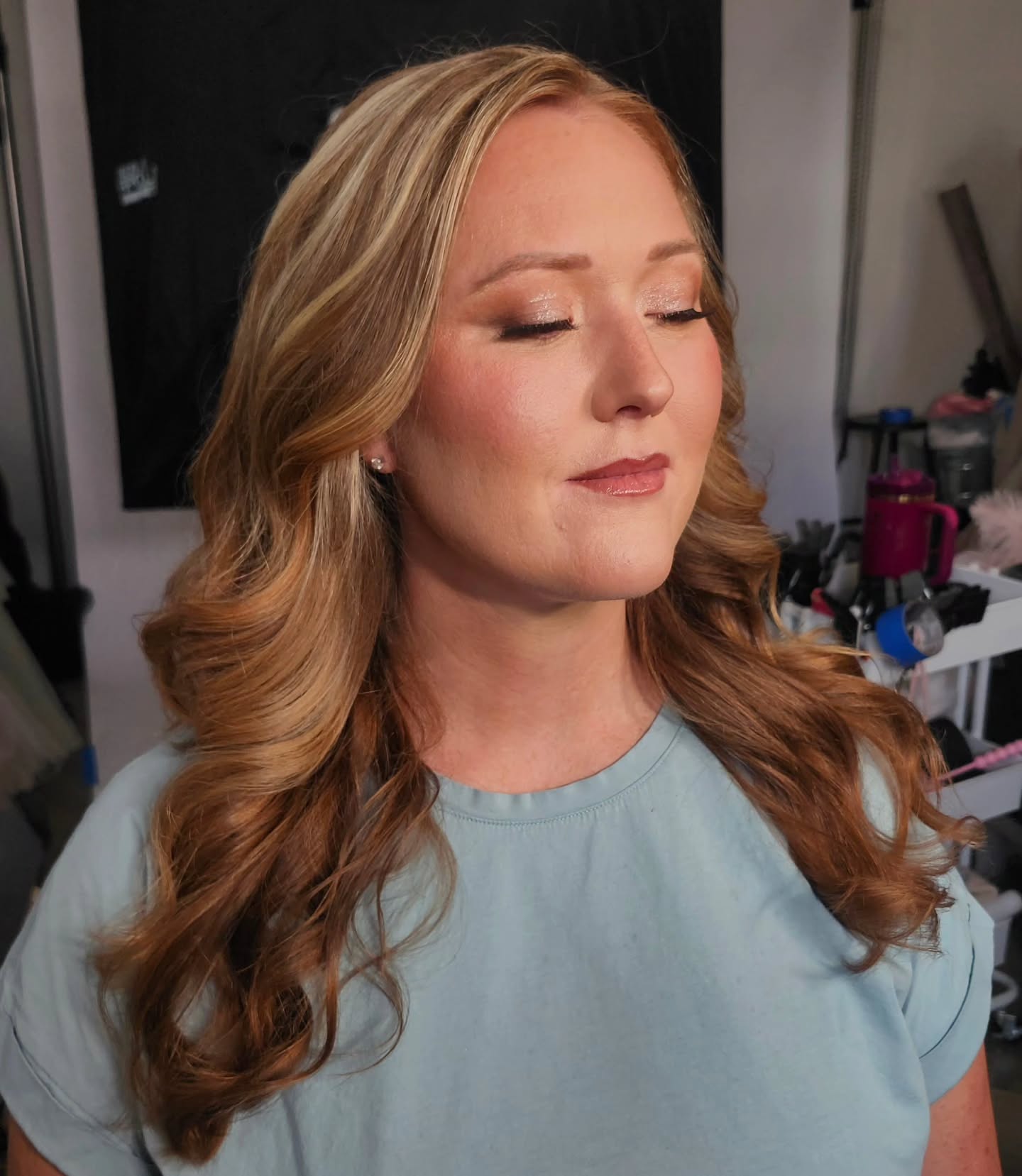 Stunning * in a British accent*
Hair & makeup by me✨️
@shotwithabow
.
.
.
.
.
#maternityshoot #hairandmakeup #bridalinspo #naturalglam #blush