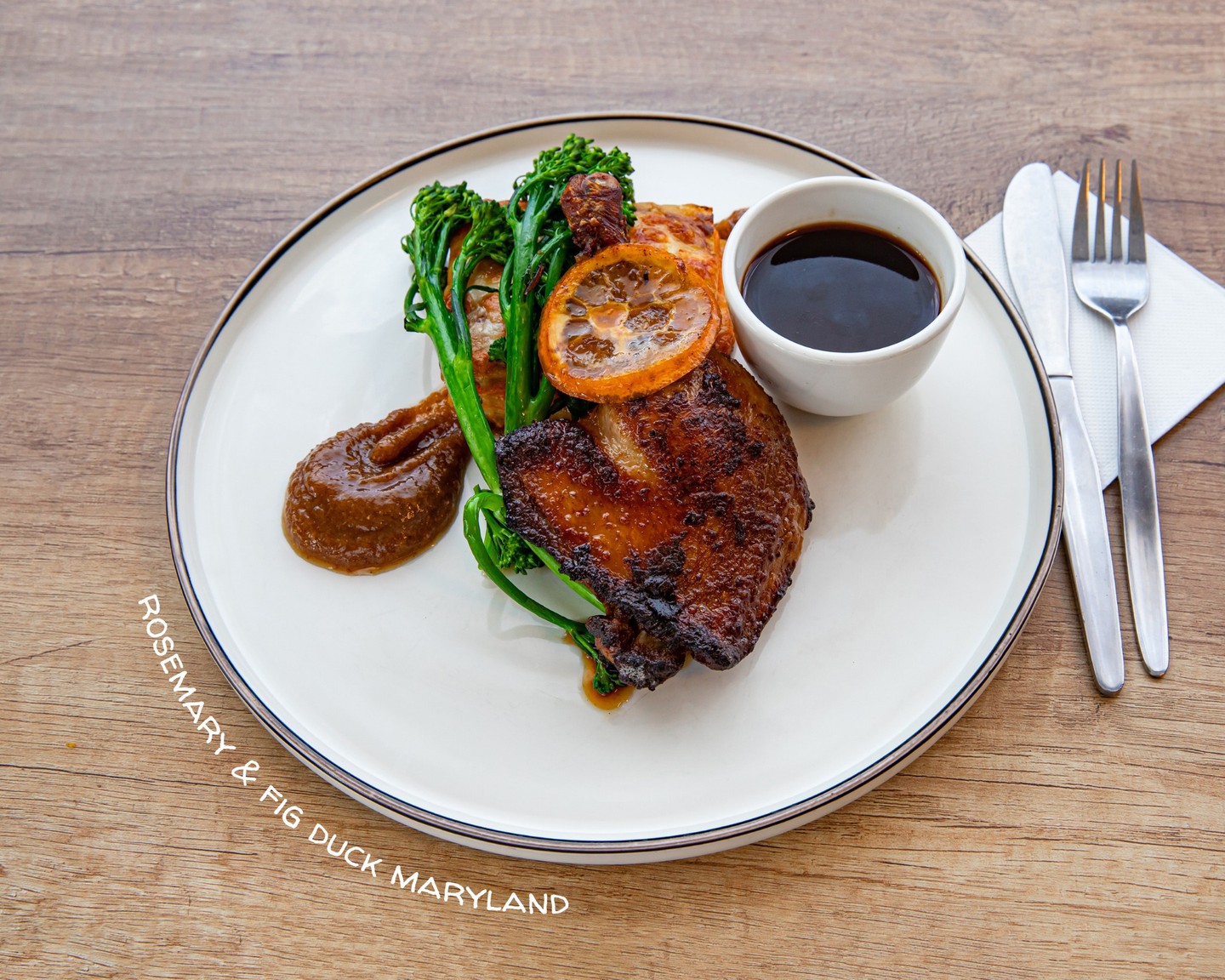 Rosemary & Fig Duck Maryland 🍽️
Oven baked confit duck leg, potato and sweet potato gratin, fig and date puree, steamed broccolini, preserved grilled orange slice and housemade, shiraz jus.