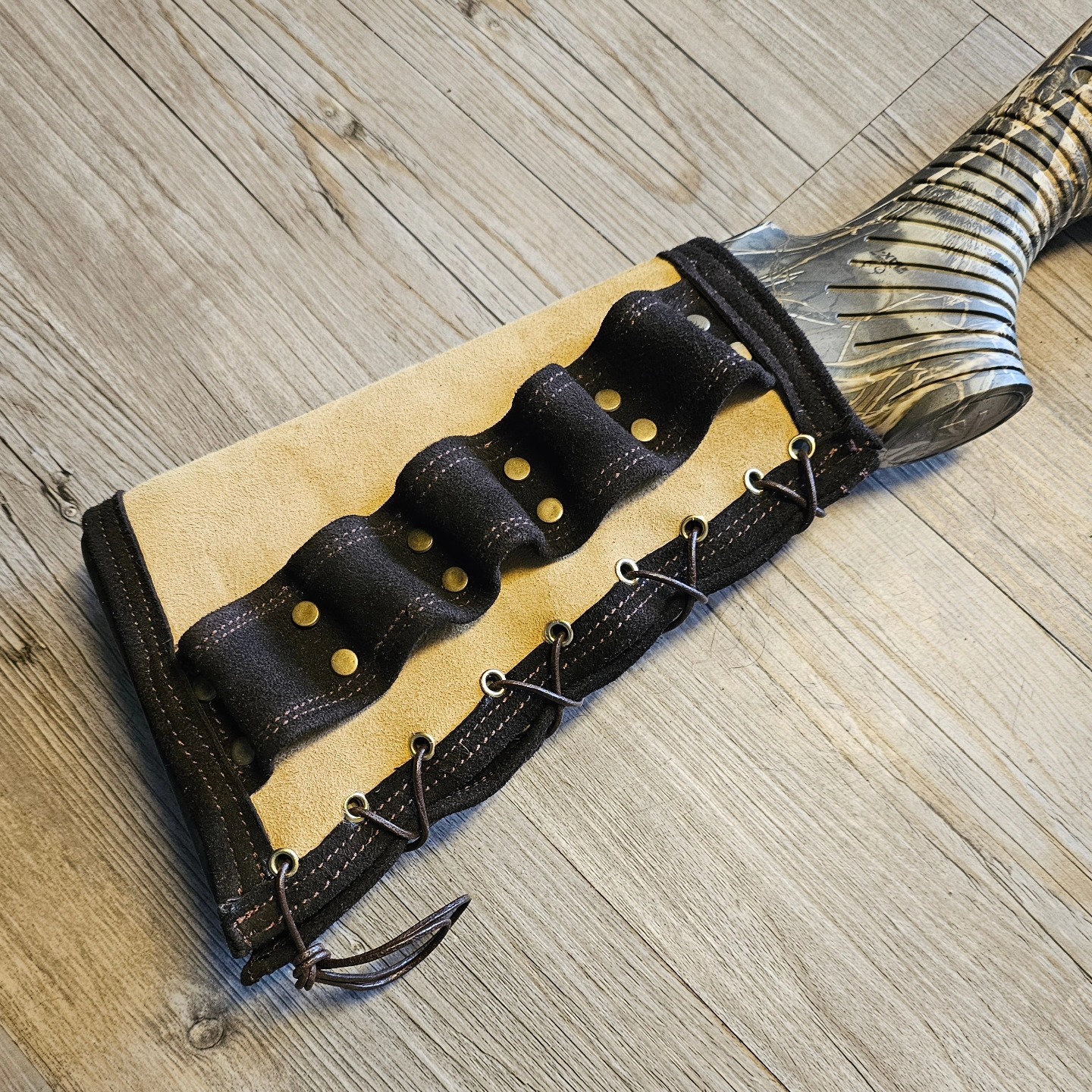 Deer hide butt stock cover with Ammo holder.
#customleathersplus #leatherwork #gunstock