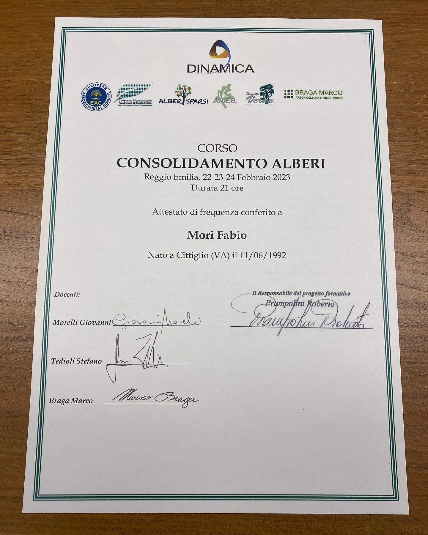 FULL IMMERSION di 3 giorni sul CONSOLIDAMENTO DEGLI ALBERI 🌳💚
Come sempre le parole chiave sono #innovazione #tecnica #passione #professionalità #aggiornamento #condivisione e tanto altro!!!
Grazie mille a Giovanni e Stefano 🔝🔝🔝come sempre! a Marco, ottimo professionista che ho avuto il piacere di conoscere e a tutti i colleghi con cui è sempre un piacere condividere esperienze.
Alla prossima🤩!!!
#arborist #agronomist #arboricolturamoderna #consolidamenti #europeantreetechnician #ett #agronomovarese #arboricoltore #aggiornamentoprofessionale