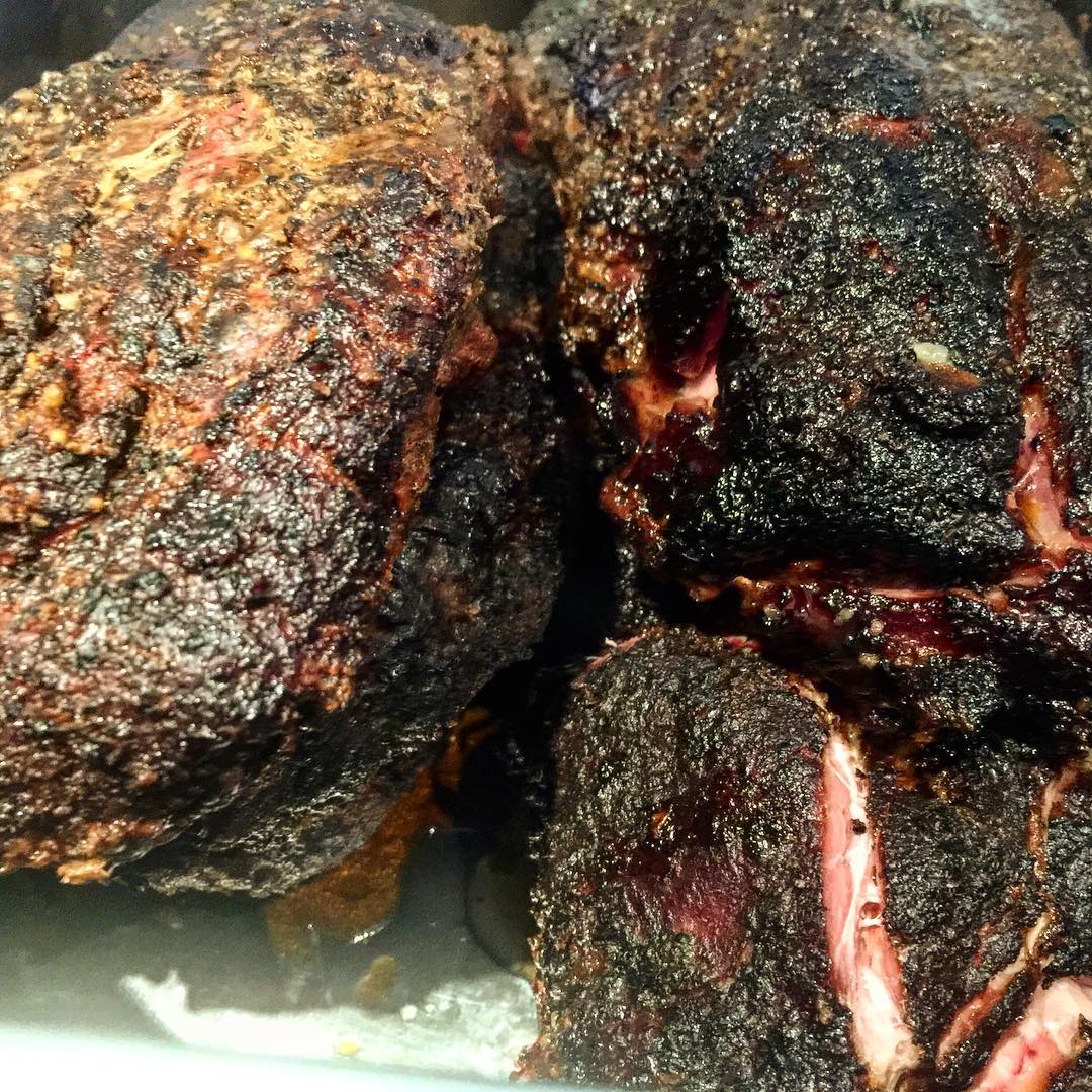 Smokey porky Sundays! π₯π· #pork #pulledpork #bbq #texas #texasbbq #porkbutt #protein #meaty #feast #tasty #foodporn #theurbangriller