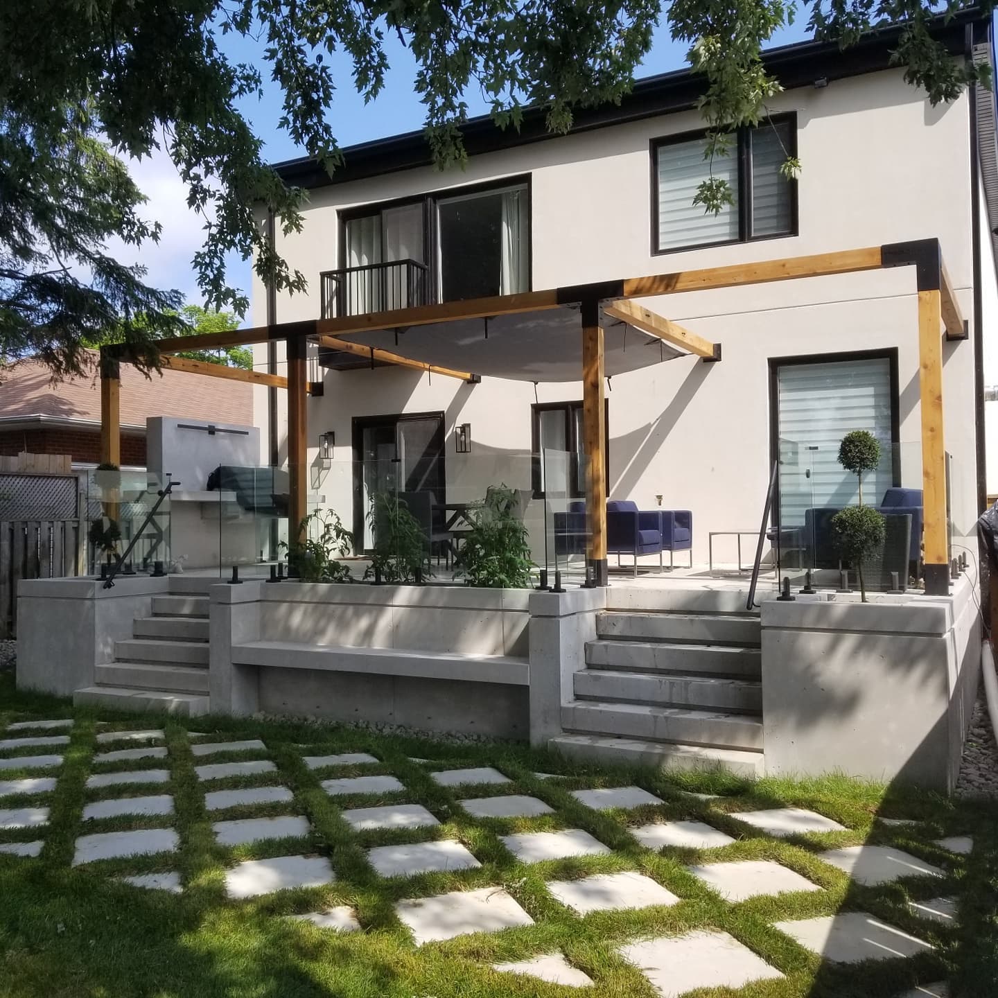 Our first ever designed and engineered landscape project was a huge success!
Thank you @EliteConcreteCanada @DTMConstruction and @DelGrandeHomesLandscaping for bringing this to life!
#TripleCantileveredBBQ