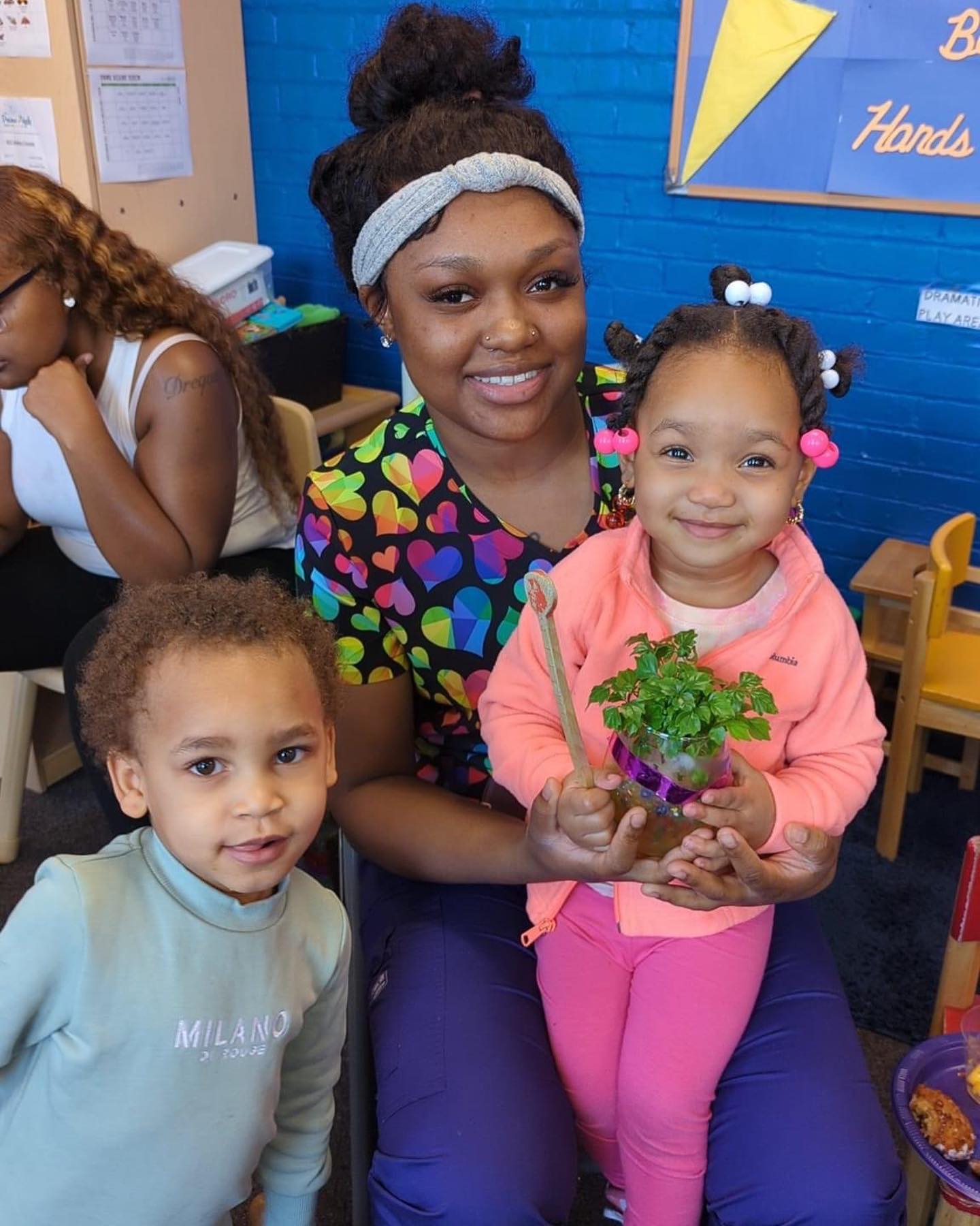 We love when mom comes in for a visit! We are a family at PrecioAngela Childcare