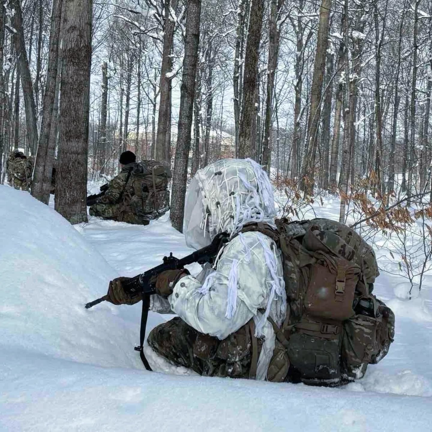 A 10th Mountain Division Infantryman conducts TLP refinement training while utilizing our VOID Arctic Warfare Pattern VOID Recce Cobra Hoodπ€π»
Designed to perform in Arctic Warfare extreme cold weather temperatures, all buttons, attachments, and closures on our VOID Arctic Warfare product line are rated to -30 to -50F.
Produced by Brookwood Roll Goods, our VOID Colorway has proven to provide Highly Effectual Personal Concealment in the Vis & nIR spectrum by several respected End-User groups.
@brookwoodcompanies @tacticalconcealment
@mmitextiles @10mtn_mountaintraininggroup
@11thabnangels @1stsfgroup