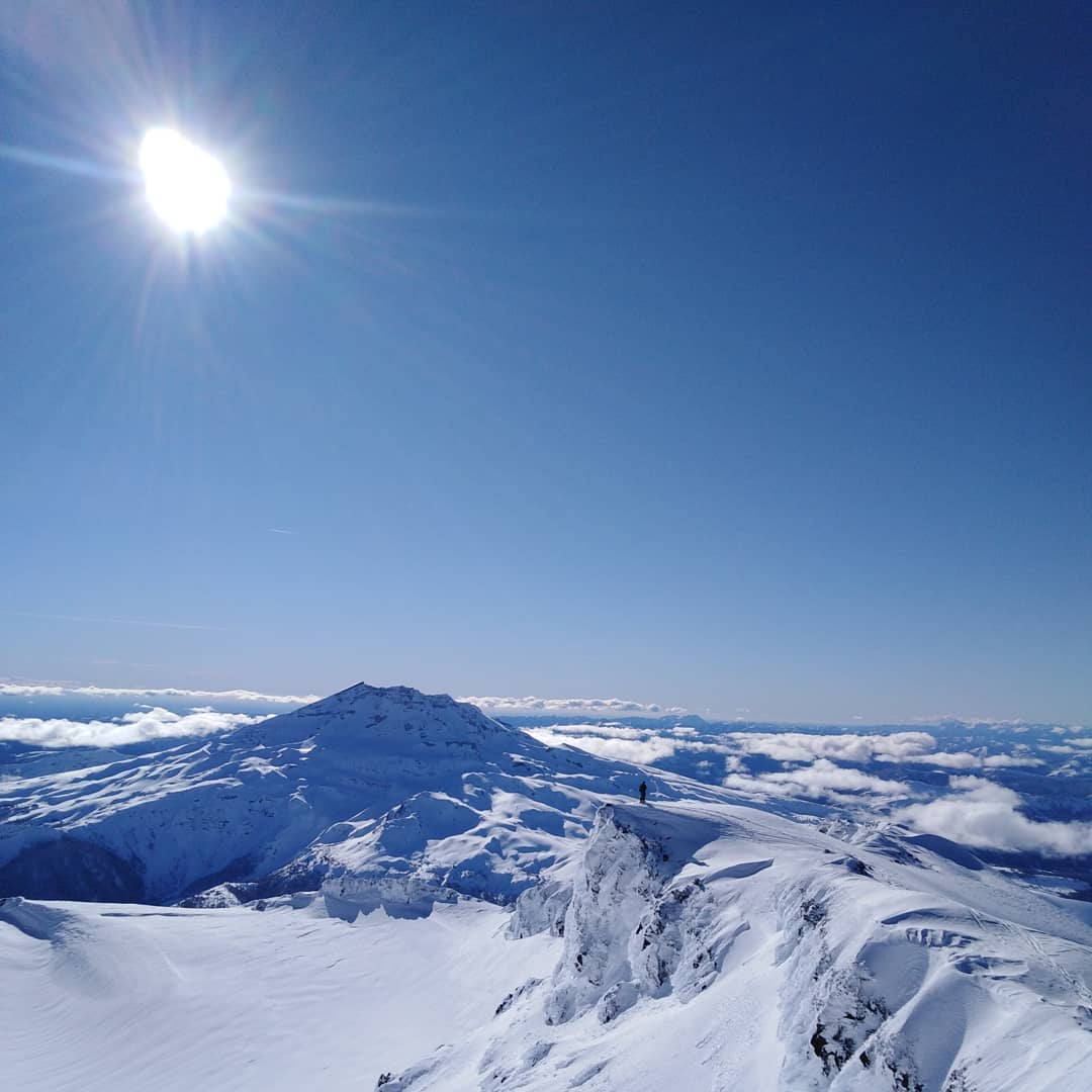 La última que fuimos a buscar con @senyorpaupo 🇪🇸, con más de 70cm nuevos que nos regaló el Volcán Lonquimay!!
La 4ta de esta temporada, todas las semanas nieve nueva con un acumulado muy bueno y condiciones reales 🙏❄️ -
@senoretbrothers
@casaesquinamalalcahuello ========================================= #casaesquinamalalcahuello #backcountry #splitboarding #chinosculiaos #malalcahuello
#corralco #yasabeya