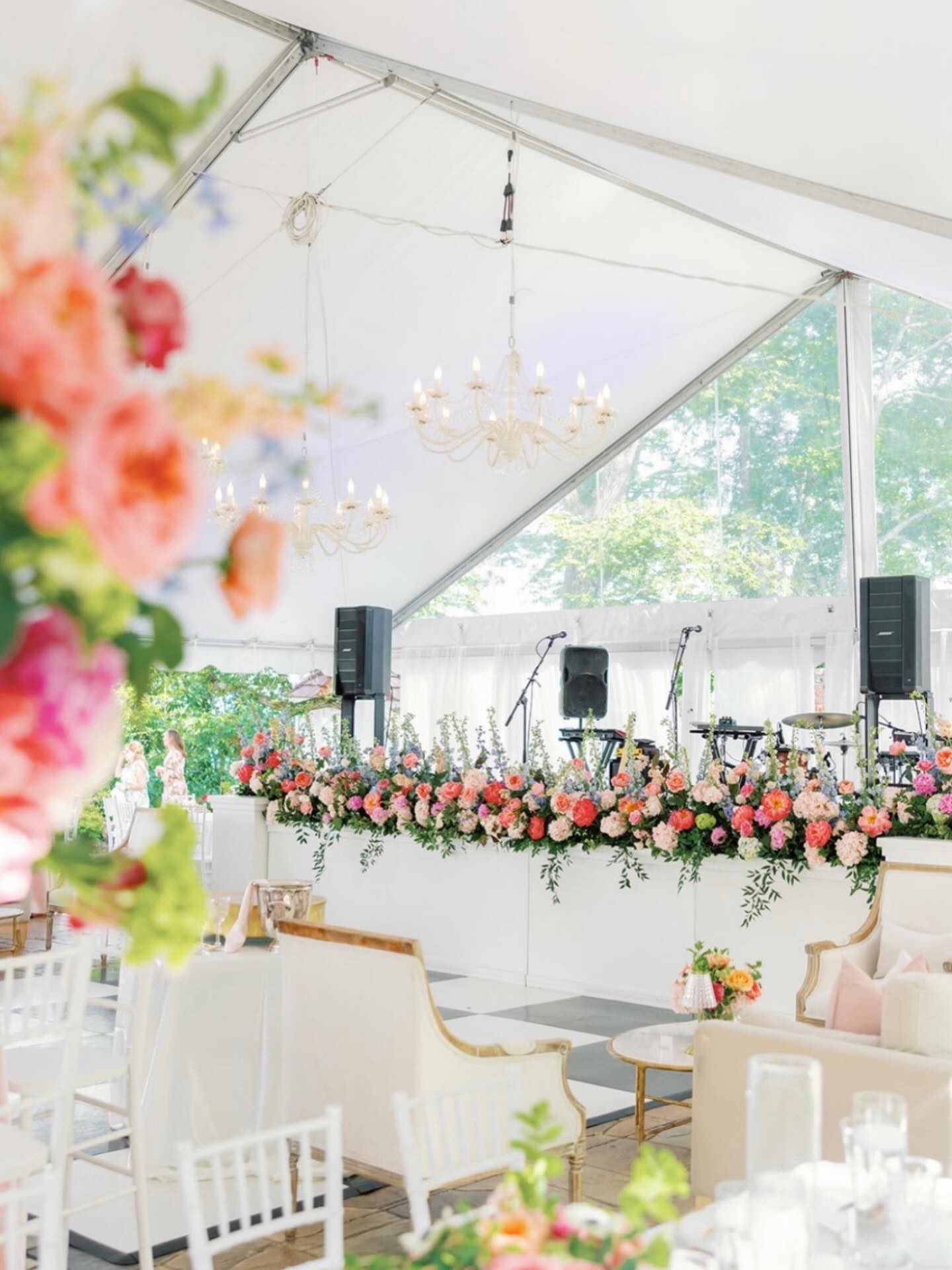 Yes, it looked this good in person too!
VENDORS:
Event Design: @lesleywithrowdesigns
Production Design: @cae_lr
Floral Design: @norwooddayfloralco
Photography: @faithalexanderphoto
Videography: @blackhousestudios_
Venue: @thereserveexperience
Rentals: @eventology_us
