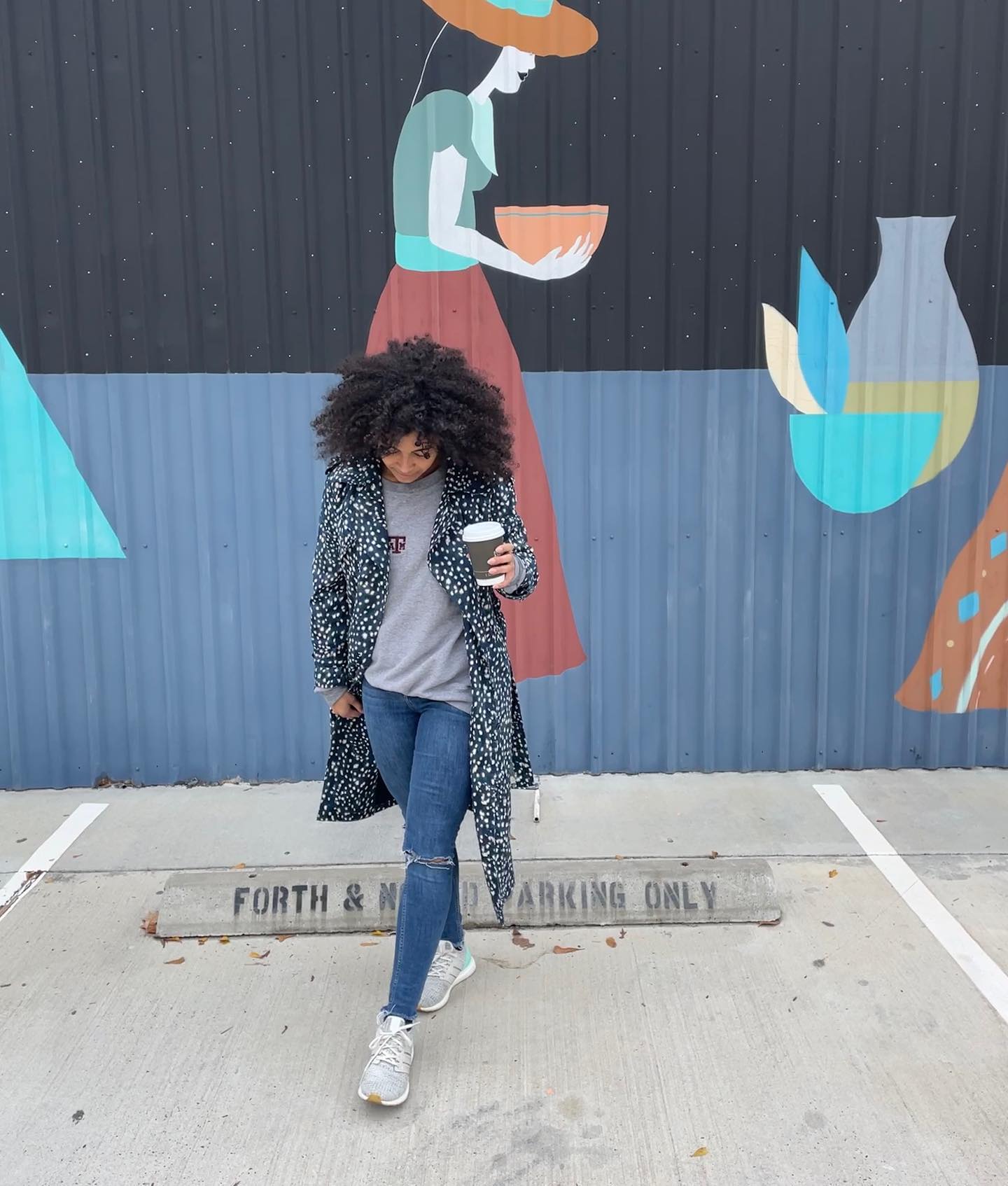 I don’t know which makes me more excited…the cold weather or the coffee from @forthandnomad
❄️ 🤷🏽♀️☕️