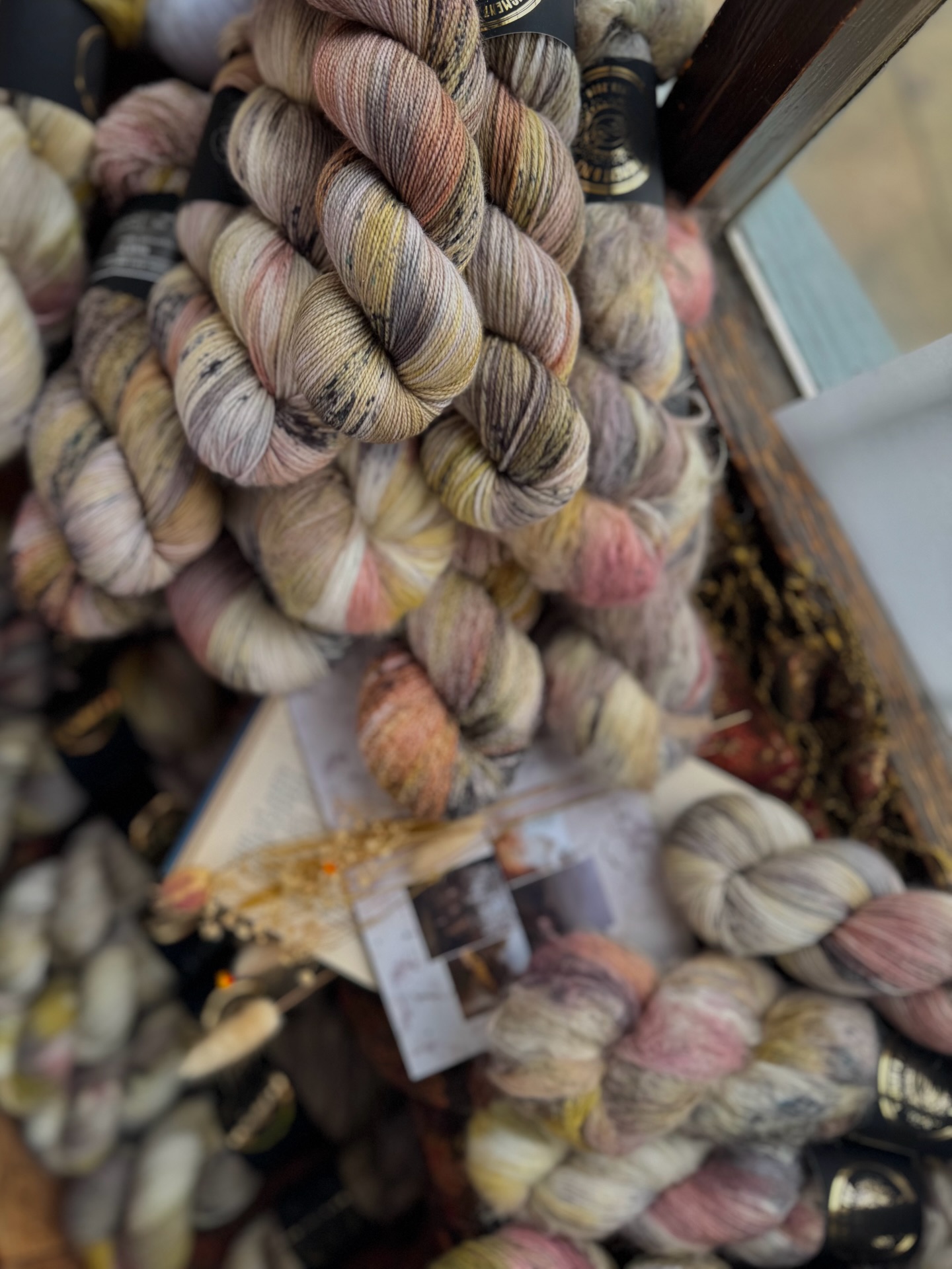 The geese don’t approve 🪿✨
Things are a little softer and lighter for spring here- and I love it 🤗 as always swipe for swatch and fibre!
Shown on:
1. All bases
2. Non superwash bases
3. 75/25 Sock
4. Boucle DK
5. Alpaca Silk cashmere
6. Alpaca Cotton DK
7. Suri Silk DK
8. Corridale Woolen sport
9. BFL Masham
10. Knitted swatch
11. BFL silk fibre
12. BFL fibre
13. Both fibre braids