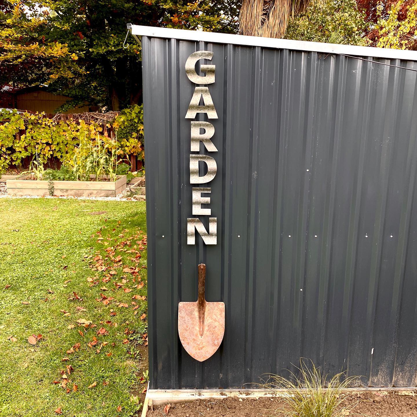 Something a little different today! With the ability to make die-cut stickers, we created a stencil to cut around on corrugated iron! 🌿🍁
.
.
.
.
#notallbusinessrelated #homejobs #personaldesign #graphicdesign #simplicity #simplicityatitsbest #garden #diecut #diecutstickers #stencil #corrugatediron #wanaka #wanakadesign #threethirds #threethirdsdesign @threethirdsdesign