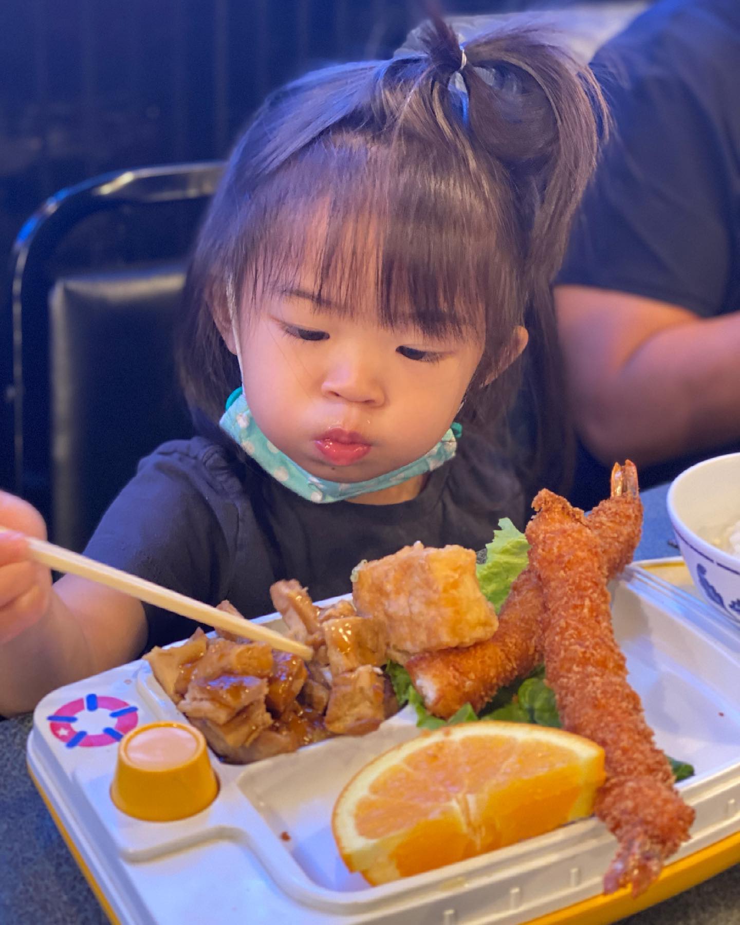 Our smallest fan is all a’BOAT our kid’s meal 🚤 • We still have limited seating please call 408-998-9711 to reserve a table • #minatorestaurant #familyfriendly #japantownsj