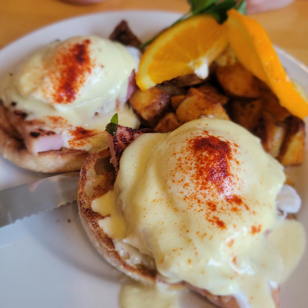 Smoked Salmon Benedict
Two perfectly poached eggs served over a toasted English muffin with silky smoked salmon, sautéed spinach, and creamy whipped Neufchâtel. Finished with rich, velvety hollandaise sauce, bright capers, and served with our crispy brunch potatoes.
Photo courtesy of @saturday.dates.andtravelspots