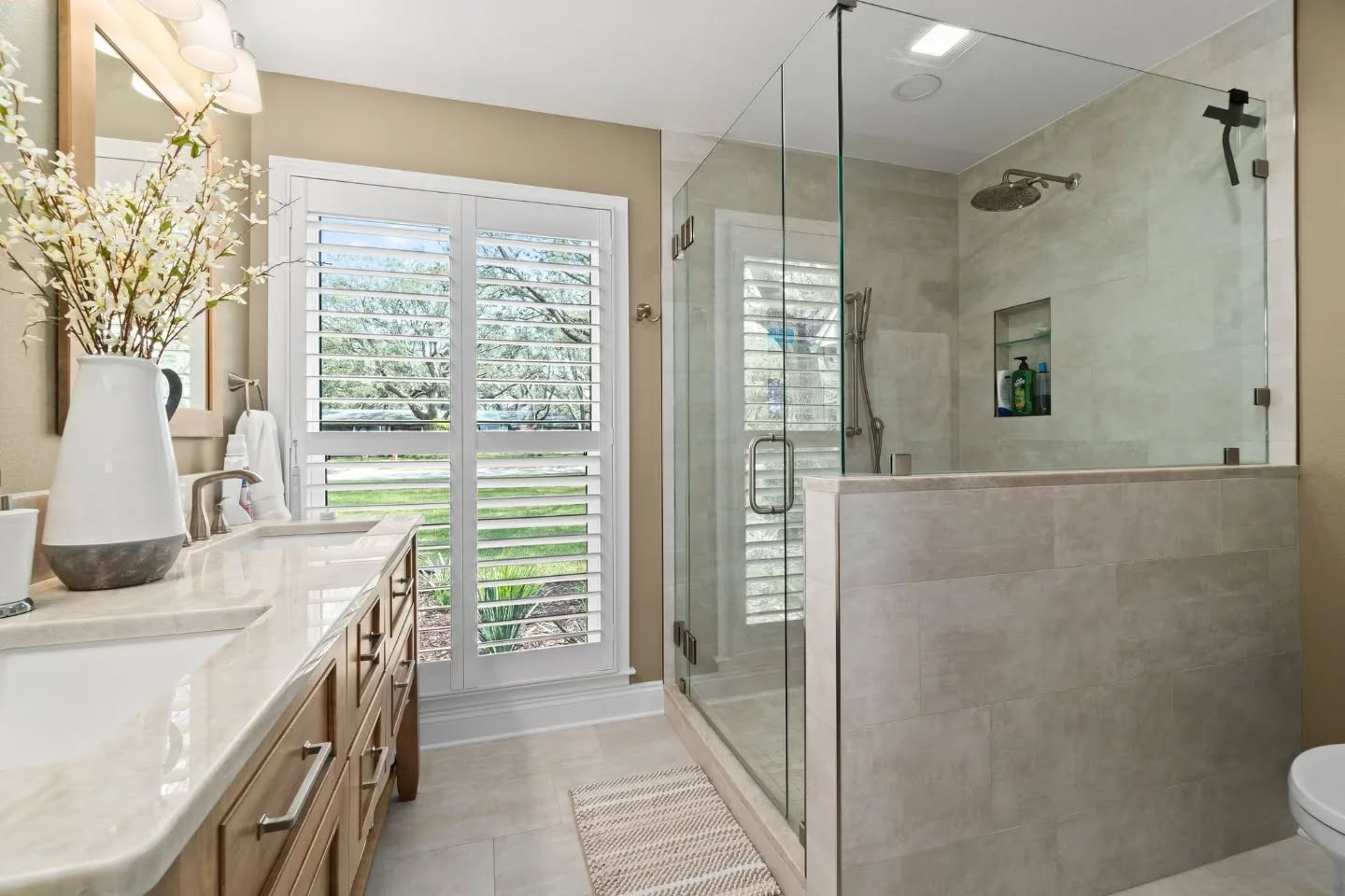 Whether you are in search of a new shower door, mirrors, cabinet fronts, or simply some glass shelving, our glass department has you covered.
Give Angela a call here in the showroom to schedule your glass consultation!