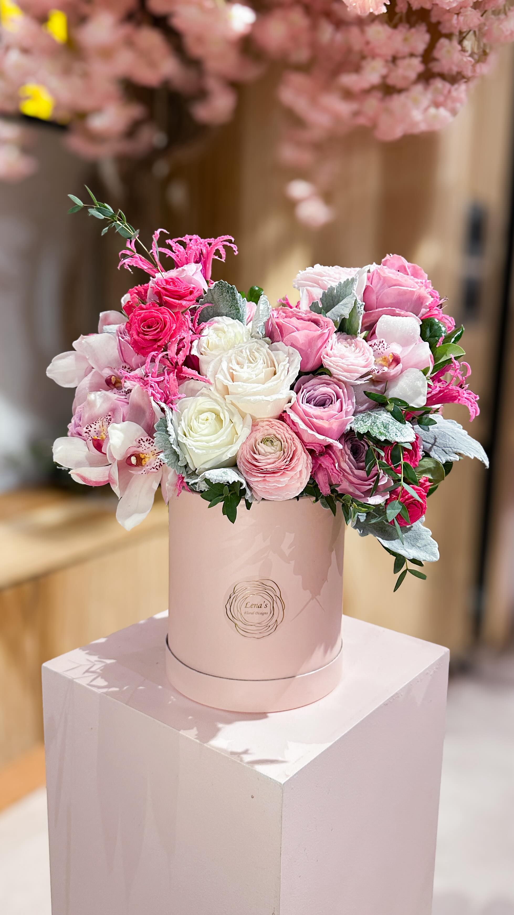 We offer floral arrangements for every budget and style. For more information, feel free to send us a quick email at sales@lenasfloraldesigns.com we’d love to help bring your vision to life.
#freshflowers #customarrangement #torontofloral