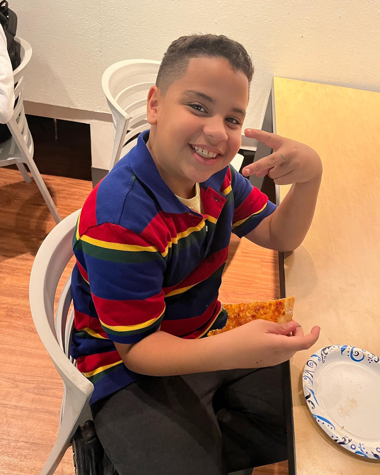 Is there such thing as too much pizza? Young artists say no 🤭🙊🤪😋 from one ☝️ local organization to another Rhody business @flatbreadcompanyprovidence we appreciate your partnership and recognition 🧡 #pizzastateofmind#401vibe#flatbread4lyfe