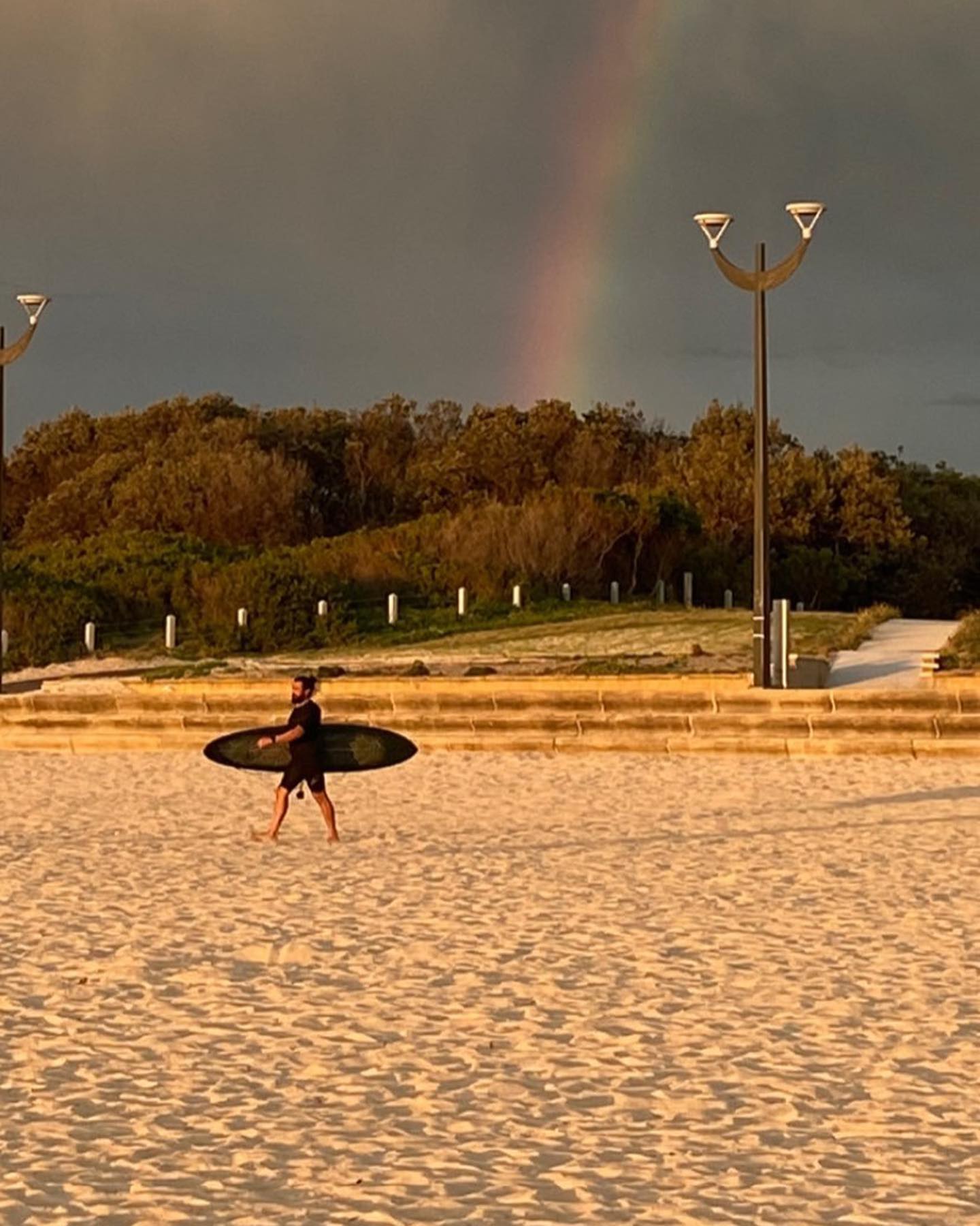 The big Chilli spotted warming up for a 10 hrs home moving day💪🏽🌶🤙🏽.
Was a glorious sunrise earlier.
For bookings contact us on Facebook, Instagram or www.chilliremovals.com.au
Yeeeewww
Thanks for photo @lozzapix
#australia #sydney #beachlife #movers #removalist #removalistsydney #maroubrabeach #earlybird #truck #hino #cimid #realestateagent #realstate #movingday #movingdayiscoming #rainbow #morningarethebest