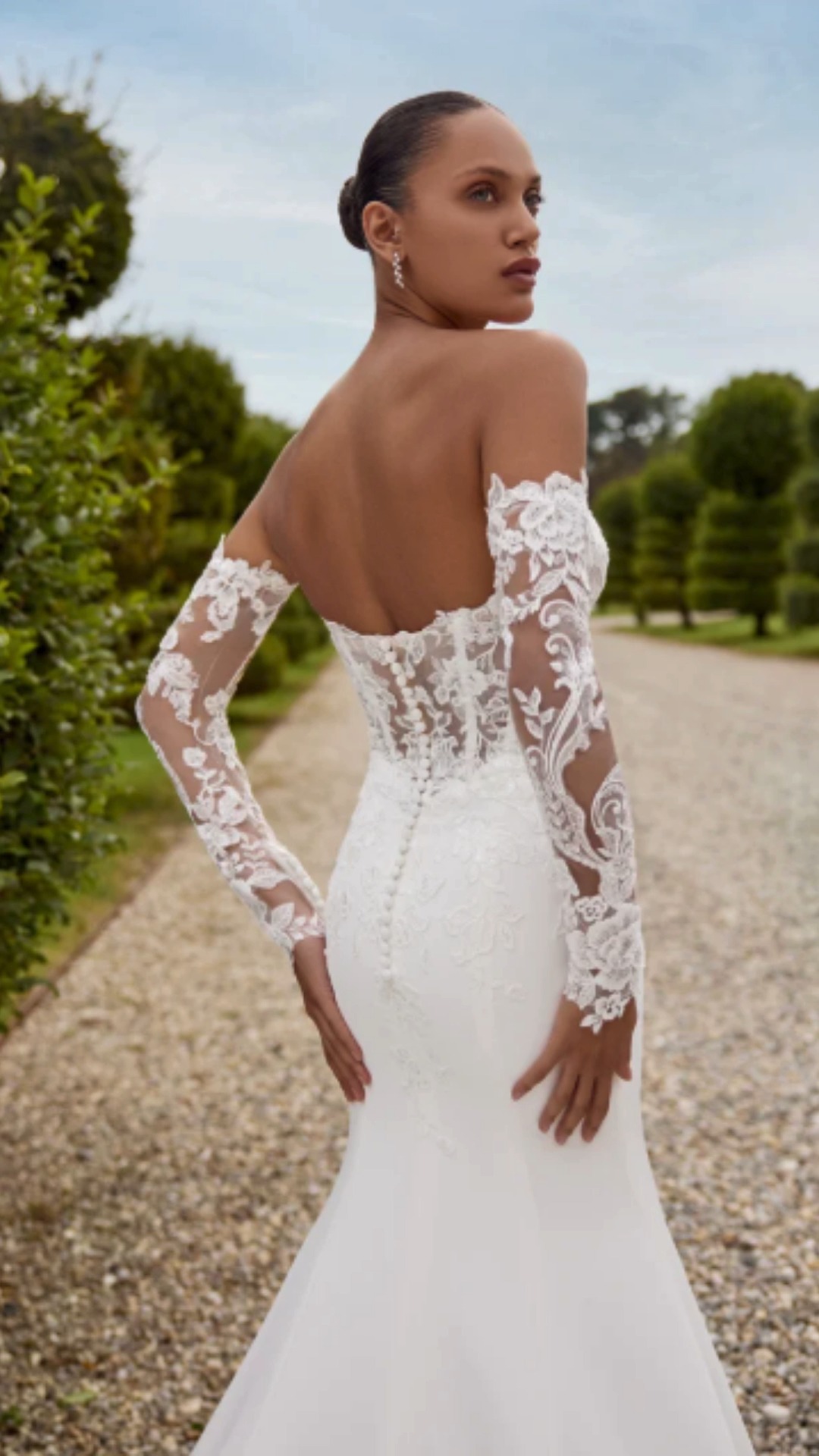 It’s #WeddingWednesday and today we’re featuring Hope by Justin Alexander 🤍
This stunning fit-and-flare wedding dress showcases modern structure with exposed boning and a dramatic basque waist that highlights the natural silhouette. Elegant, fashion-forward, and beautifully sculpted, Hope is perfect for the bride who loves classic romance with a contemporary edge.
Ready to try on Hope? Book your bridal appointment today. 💍
#WeddingWednesday #JustinAlexanderBride #HopeGown #FitAndFlareWeddingDress #BasqueWaist #ModernBride #BridalStyleInspo #WeddingDressShopping #HereComesTheDress #IndianaBrides #MidwestBrides #SayYesToTheDress