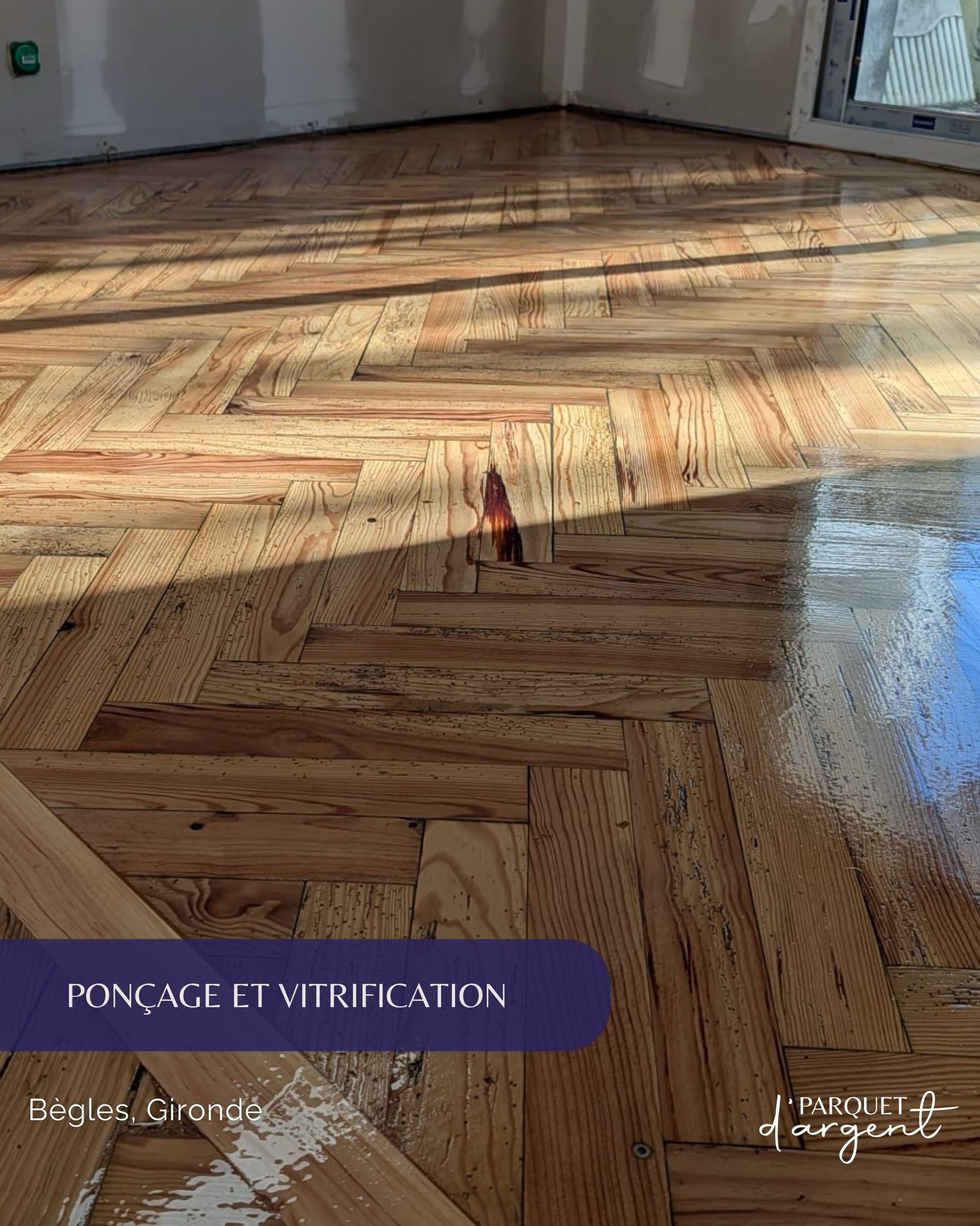 Ponçage et vitrification d’un parquet en bâton rompu 50 m² à Bègles 🪵
Avec création d’une séparation de pièces pour structurer l’espace.
Une nouvelle vie pour ce parquet, qui retrouve tout son éclat et son caractère.
📍 Chantier réalisé par Parquet D’argent en Gironde
📩 Devis gratuit sur demande
#parquetdargent #poncageparquet #vitrification #batonrompu #begles