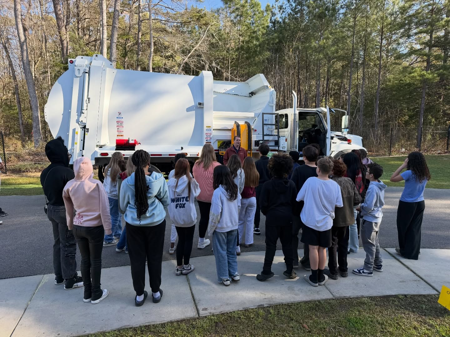 A big thanks to Dave Hull for taking his time this morning at East Edisto Middle School. The kids got an education on the importance of garbage collection, recycling and sustainability. His prop was one of our stock @newwaytrucks Sidewinder 3.0s on the @theinternationalmotors HV conventional cab chassis. We’re always happy to “talk trash” with kids and adults! Invite us out and learn more! #wearethecarolinas
.
.
.
.
.
.
.
🚛 @newwaytrucks Sidewinder on @theinternationalmotors HV
📍 Lexington, SC & Mebane, NC
📸 Sarah Hull
#refusetruck #streetsweeper #grappletruck