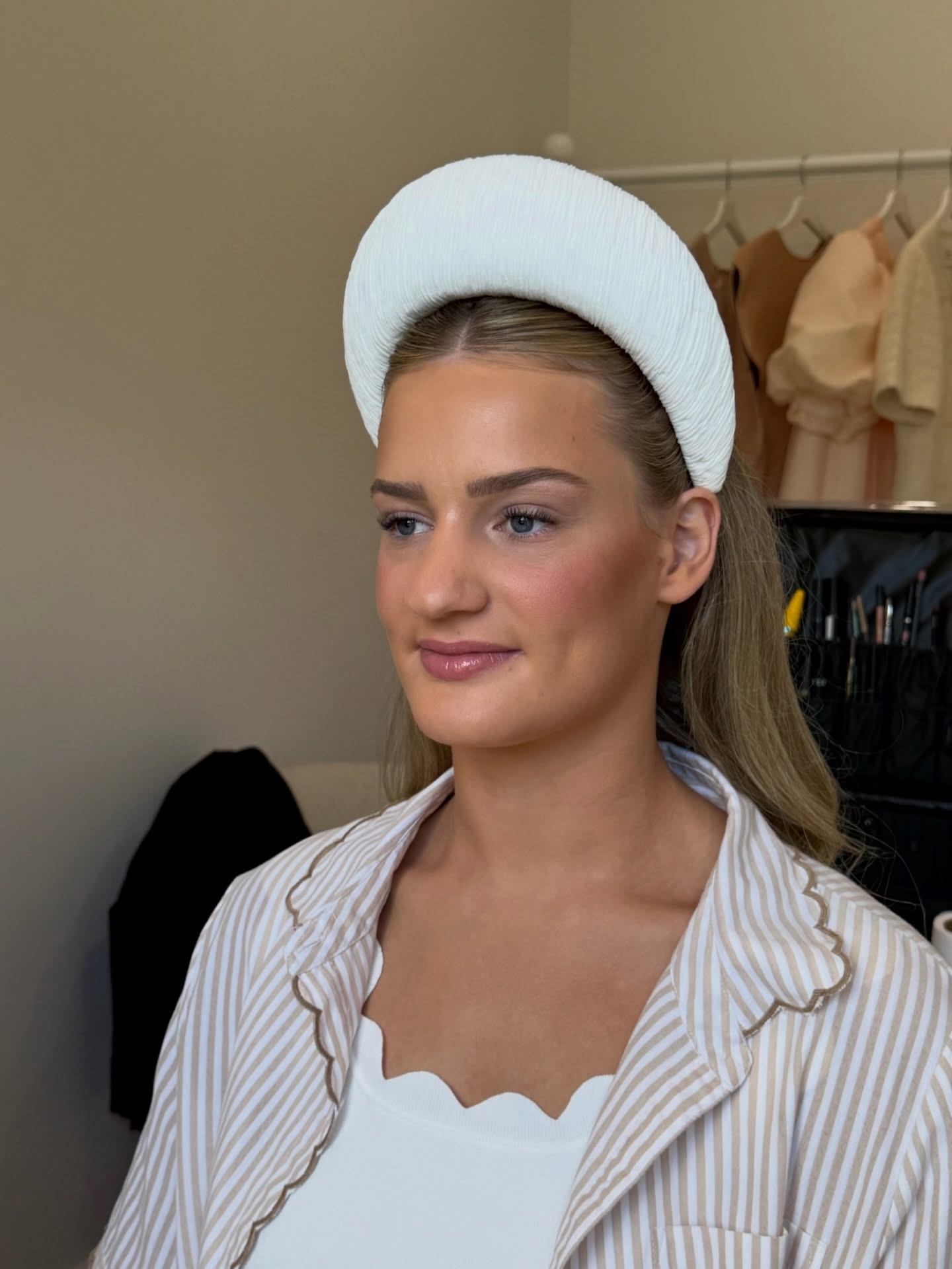 My work feels like a dream when a literal barbie doll sits in my chair!!! 🥹
Her hair, perfect, her skin, perfect, her dress, out of a movie. I can’t believe this is what I get to do for a living!