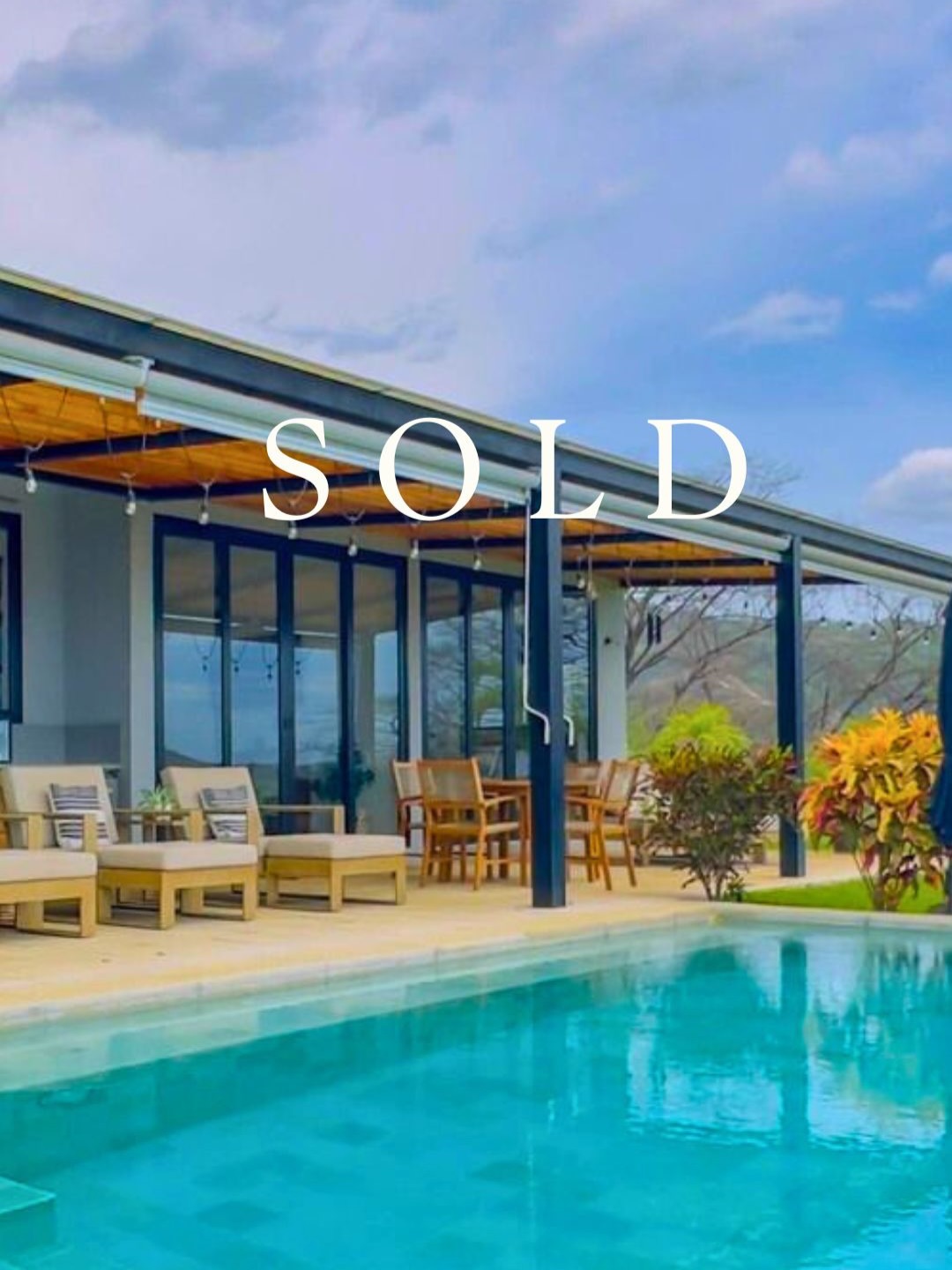 SOLD ✨ Casa Seaside 🌊
So happy to celebrate this special closing! Huge congratulations to both the sellers and the buyers-wishing you all the best in this next chapter 🤍
I had the pleasure of representing the buyer, and moments like this remind me how much I love what I do. Helping people find their place in Costa Rica is truly the best feeling.
Thank you @palmrealestate and @terralawcr for always supporting me and making every deal a team success 🙌
If you’re thinking about buying or selling in Costa Rica, I’d love to help you make it happen.