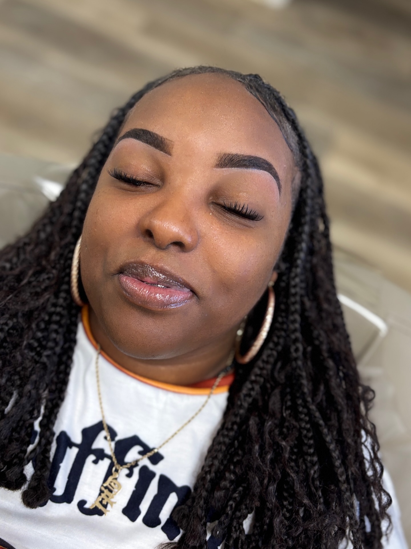 Happy Monday everyone! Let me leave here a beautiful brow tint! 🥸🥰🙌