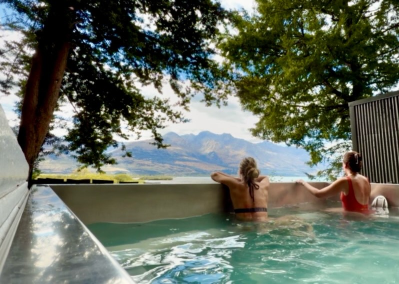 Well, it’s not everyday you get to dash to a remote hamlet for a sauna and hot pool with stunning mountain views for a girly catch-up.
#kinlochwildernessretreat #glenorchy