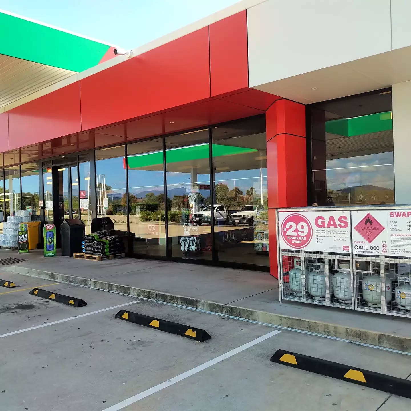 Renew your view! and show a proud reflection of your business
#renewyourview #windowcleanersdirect #pumaservicestation #cairns #townsville #helensvale