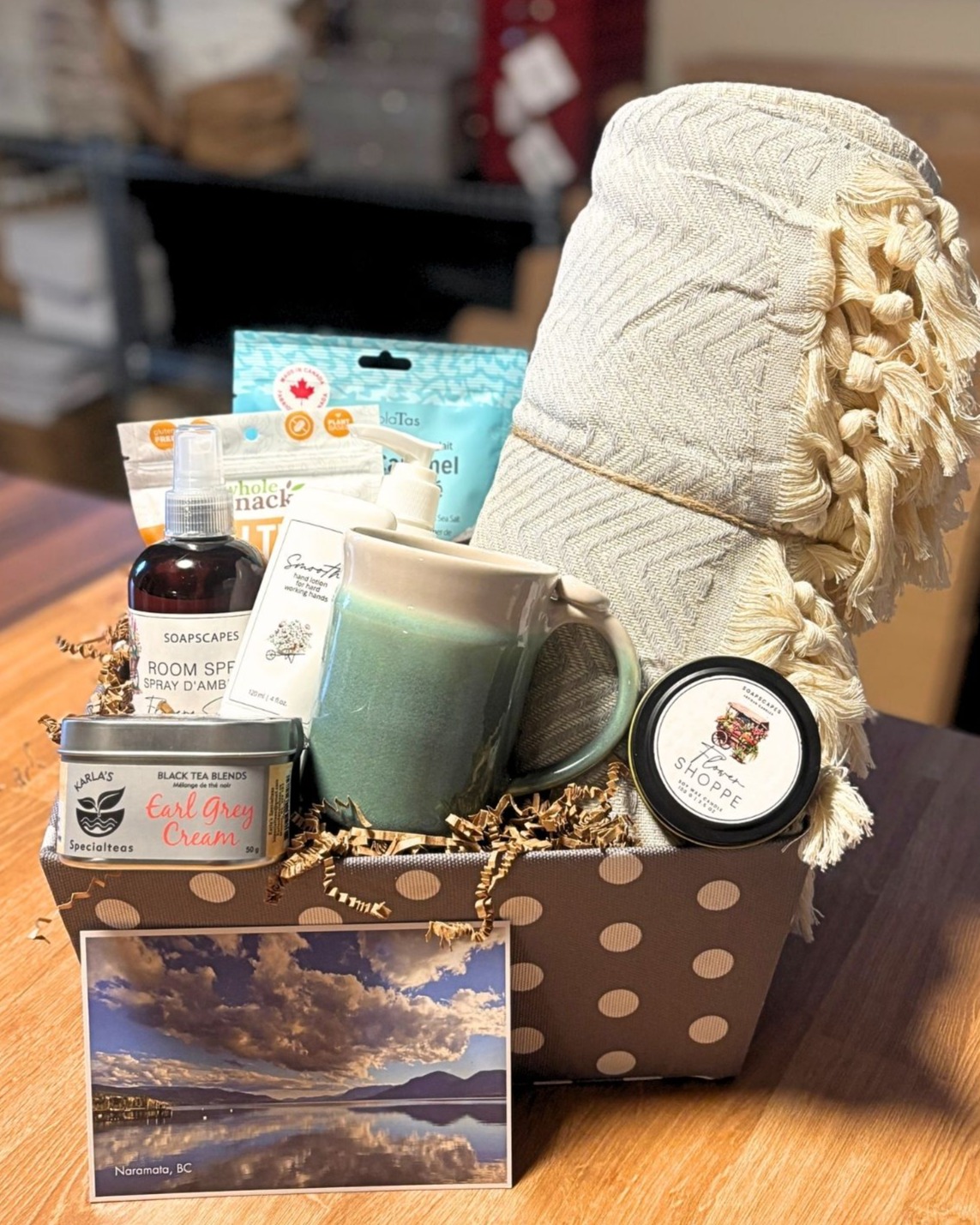 Friday drop of some of the gift baskets and boxes that went out recently. Each one is locally sourced and thoughtfully curated.
Thank you for all your support.
#fraservalleybasketco
#abbotsfordbc
#shoplocalbc
#corporategifting
#bcmade