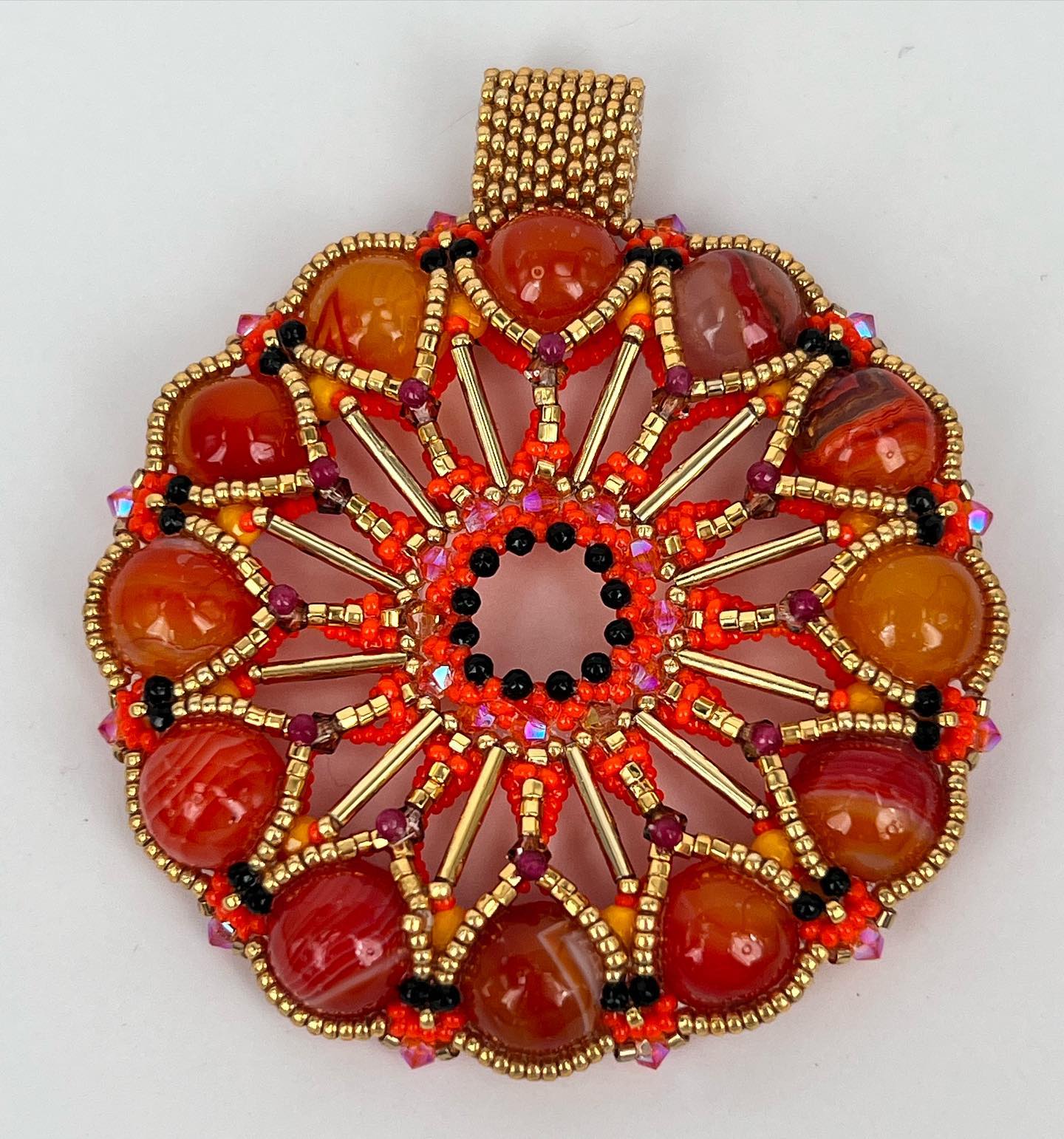 Nature creates the most incredible colors (and creatures - you’ll have to scroll all the way to the last pic to see what I mean)
#handmadejewelry #oneofakindjewelry #oneofakindpendant #uniquejewelry #beadedpendant #handbeaded #carnelian #carnelianstone #seedbeads #brassbeads #gold #spinnel #ruby #swarovski💎 #swarovskicrystals