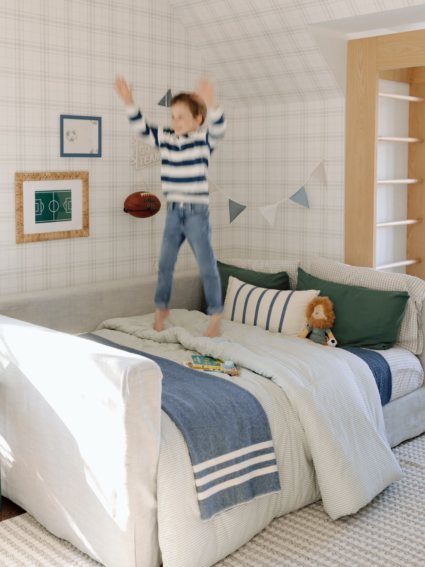 HOORRAY last day! March Break here we come! 🎉
#boysroom #boysroomdecor
Project: Little Legend 🏆
Nook: @movementrooms
📷: @elzaphotographie