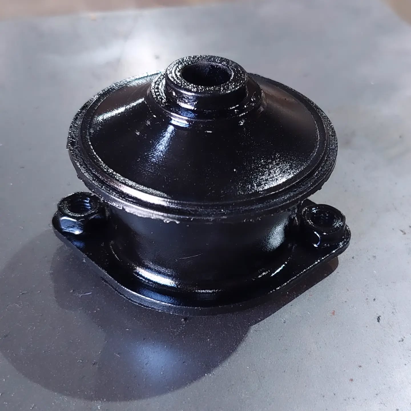 Reparacija gumenog nosača prema uzorku. 🚜
#reparacija #gumeninosači #rubbermount #rubbersupport #sveodgume #kondomenekrpamo