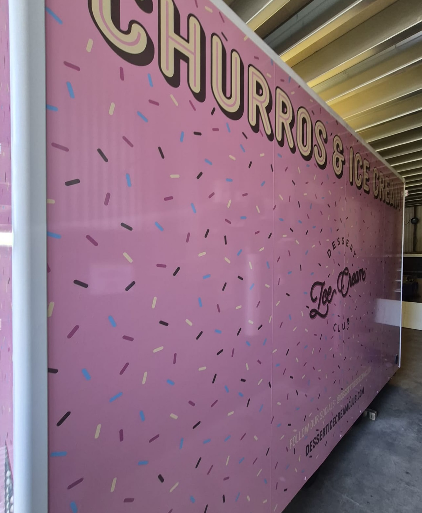 Sat 21st March | CHURROS ARE COMING.
And we’re not doing them alone…
Hot, fresh churros paired with our Cornish scoop ice cream from @callestickfarm 🍦
First time ever at Dessert Ice Cream Club.
Launching outside @brewstreetuk Timber Lodge, @queenelizabetholympicpark