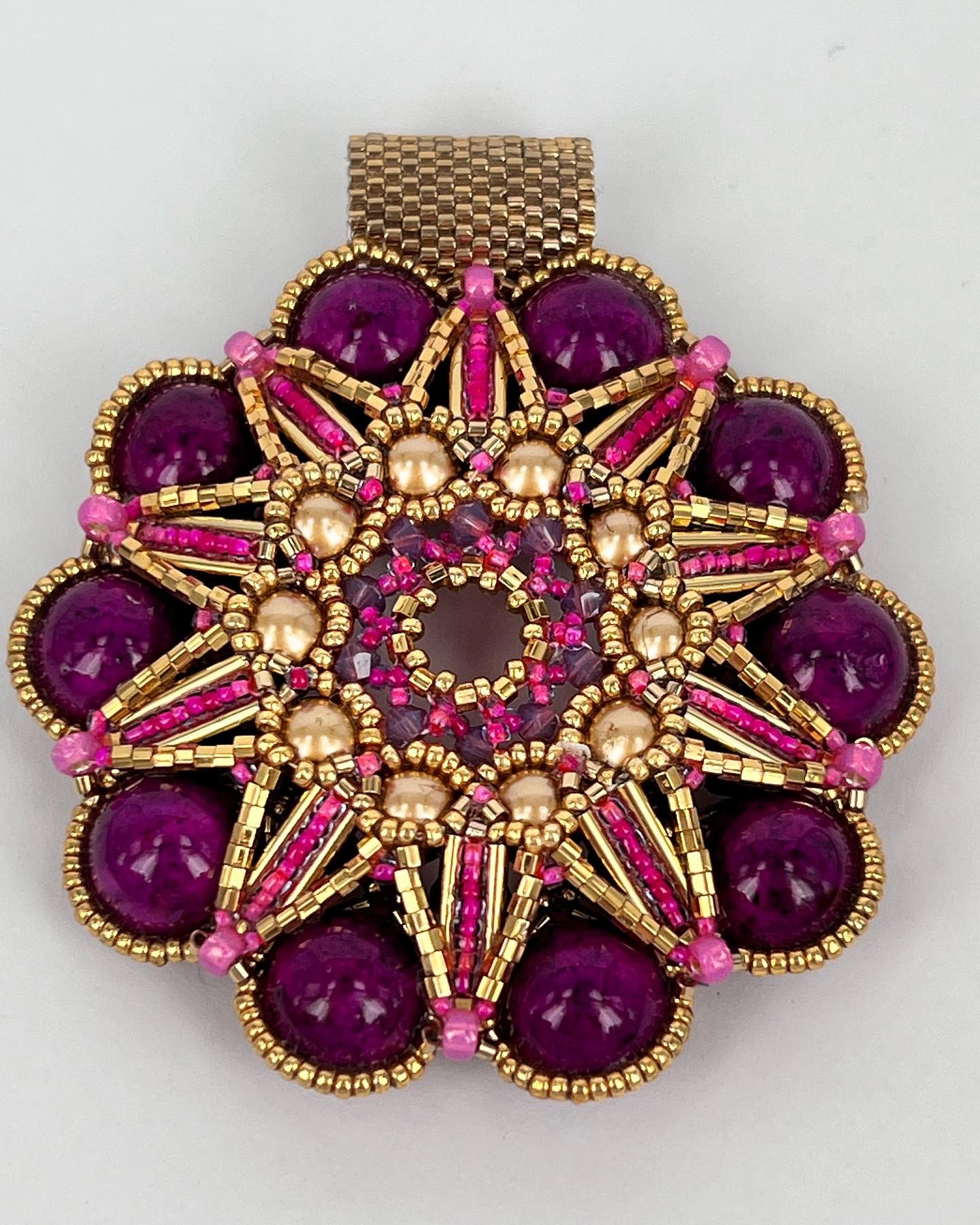 And a pendant to match the earrings. Same inspiration from the same beautiful bird. Of course - the main elements (the purple beads, the pearls and the long metal tubes) are from a few old jewelry pieces I got at the @summitlibrarynj during their #jewerlysale. Always feels good to upcycle great materials!
#pendant #beadedpendant #oneofakind #unique #handmade #handmadejewelry #handmadewithlove #handmadegifts #upcycle #gold #goldseedbeads #seedbeads #swarovski #swarovskicrystals #czechbeads #swarovskipearls