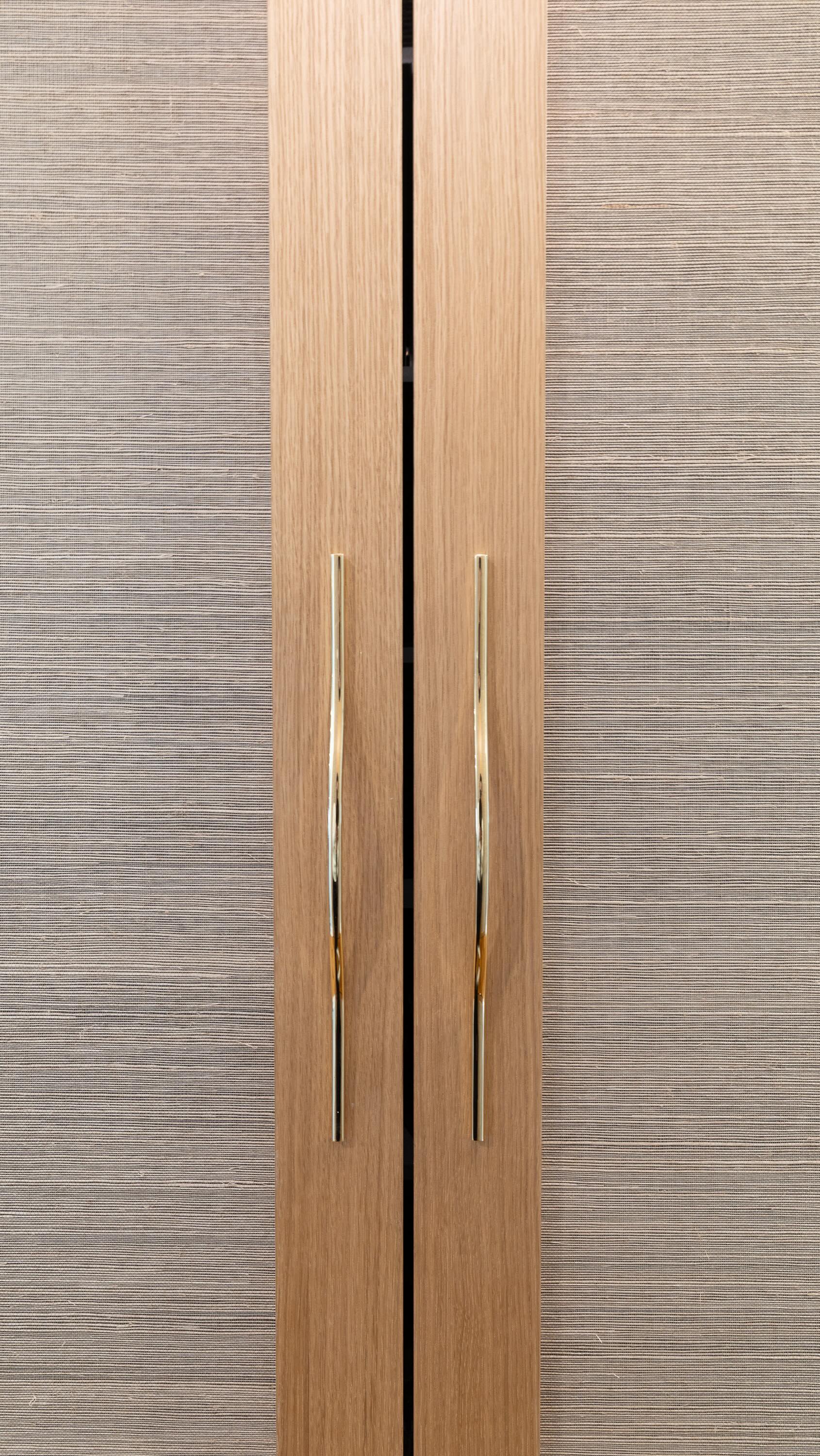Often it is the smallest elements that quietly bring a design together.
Throughout the Montview project, we selected hardware that could move seamlessly across spaces. From the pantry doors in the kitchen to the custom bathroom storage and a utility pull-out cabinetry, each piece was chosen for its balance of elegance, durability, and everyday usefulness.
These details may feel subtle, but they are the elements we interact with the most. When thoughtfully selected, they create continuity, rhythm, and a quiet sense of cohesion throughout the home.
A reminder that timeless design often lives in the details.
ā¢
Design @mldesigninteriors
ā¢
#InteriorArchitecturalDesign
#CustomMillwork
#KitchenDesign
#BathroomDesign
#MLDesignInteriors