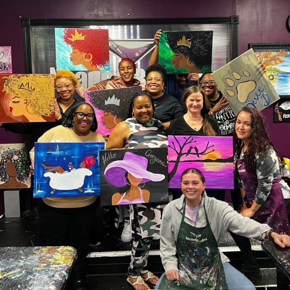 We had too much fun with these lovely Ladies! Thanks for all the laughs 🤣 Happy Birthday Charlotte 🥳🥂🎨
.
.
.
#happybirthday #friends #birthdaygirl #paintandsip #thankful #blessed #shopsmall #familyowned #loadedbrushes