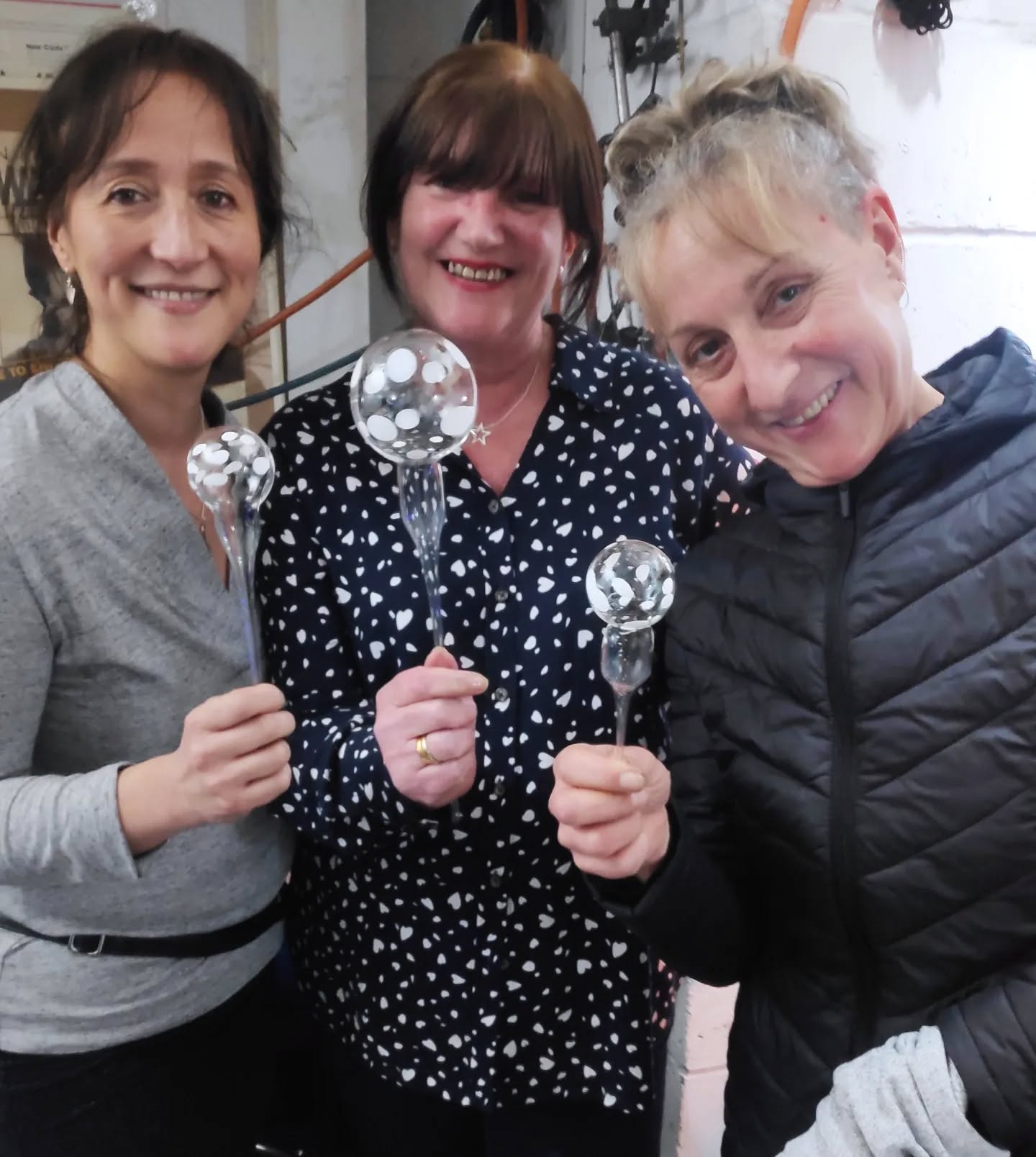 Triple half day lesson yesterday, such good fun. They all did awesome.
To book go to Brightonglass.co.uk
šš„š« #brightonglass #glassblowing #lampworking #glassofig #glass #glassart Brighton glass Brightonglass #bestofglass #newmakers #thingstodoinbrighton #brightonglassblowing #glassblowingintheuk #ukglass