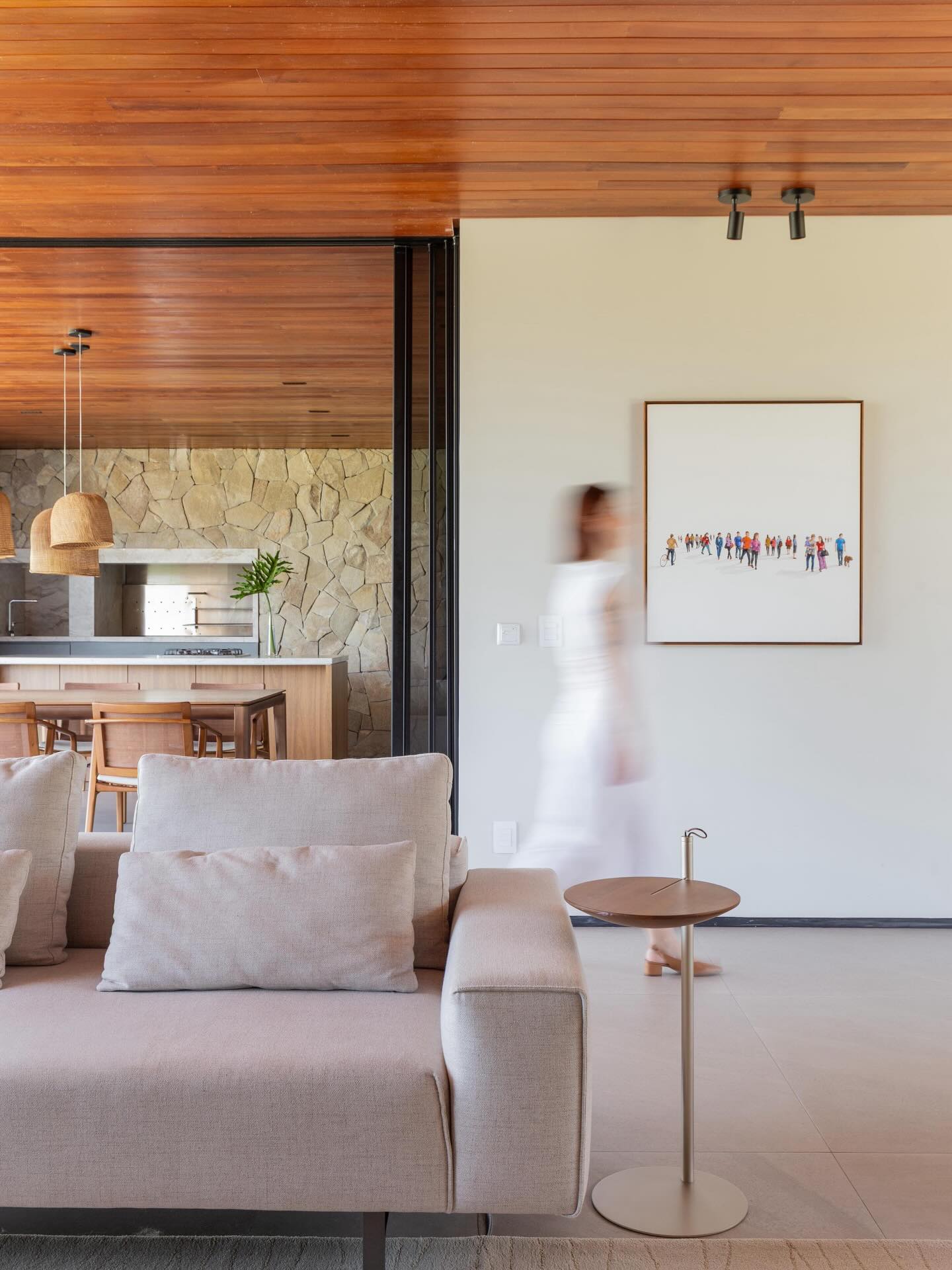 Casa Ilhas | Eldorado do Sul, RS BRA.
Foto: @donadussi
#arquitetura #interiordesign #casascontemporaneas
#galeria733 #projetodearquitetura
_____________________________________________
contato@galeria733.com.br
Fone: (51) 99606-0497
•
GALERIA 733